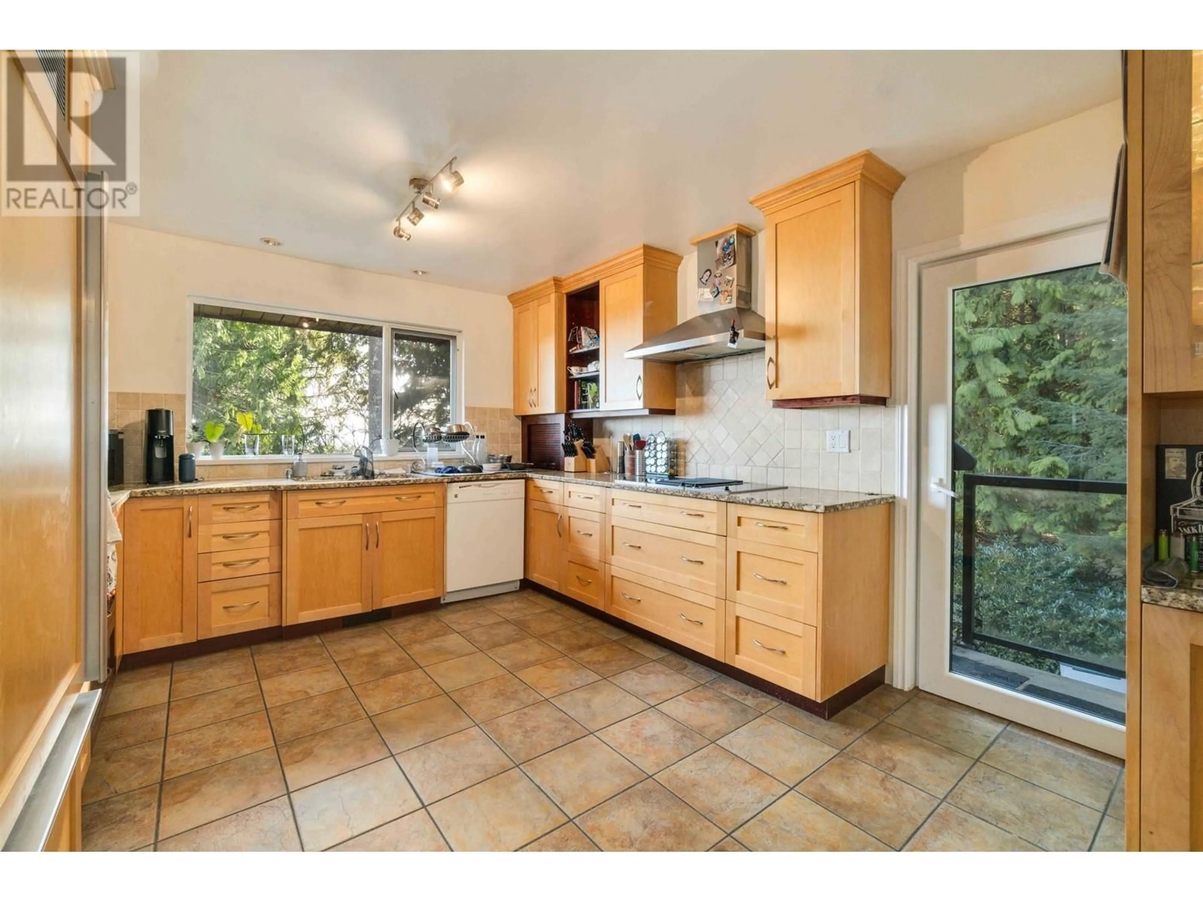 Unknown for 5189 MADEIRA COURT, North Vancouver British Columbia V7R3K7