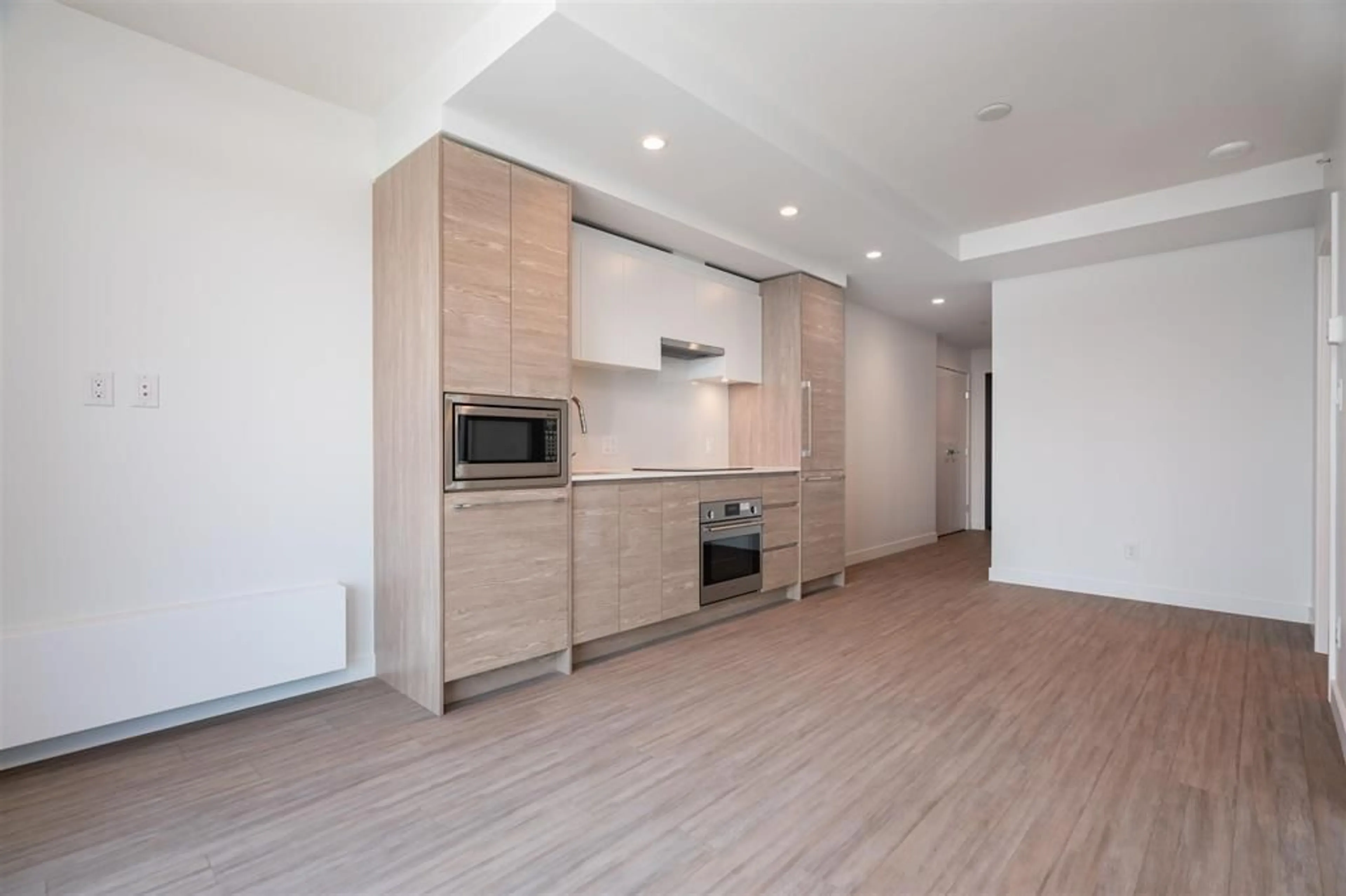 Open concept kitchen, wood/laminate floor for 1901 - 13655 FRASER, Surrey British Columbia V3T0P8