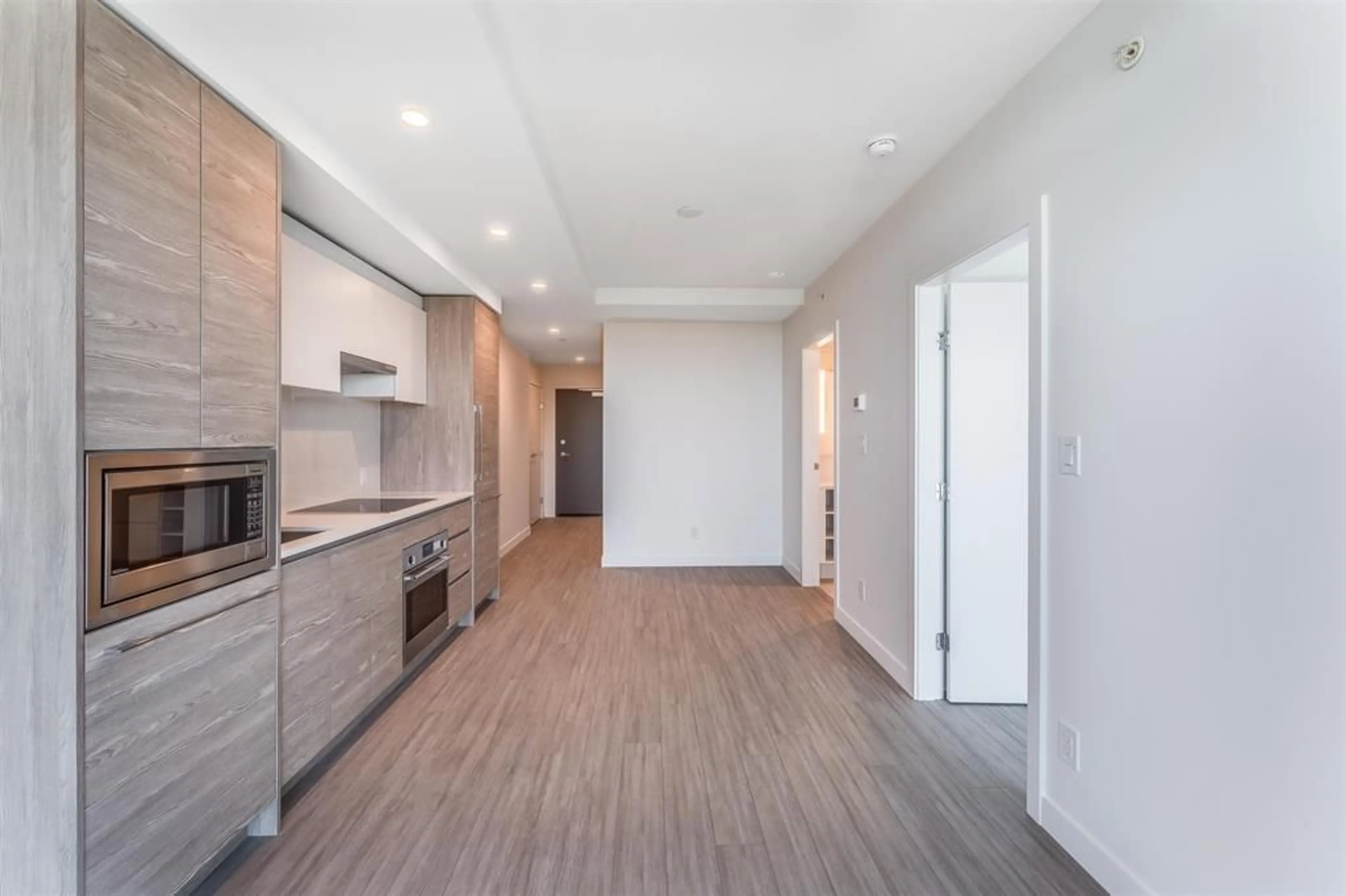 Open concept kitchen, wood/laminate floor for 1901 - 13655 FRASER, Surrey British Columbia V3T0P8