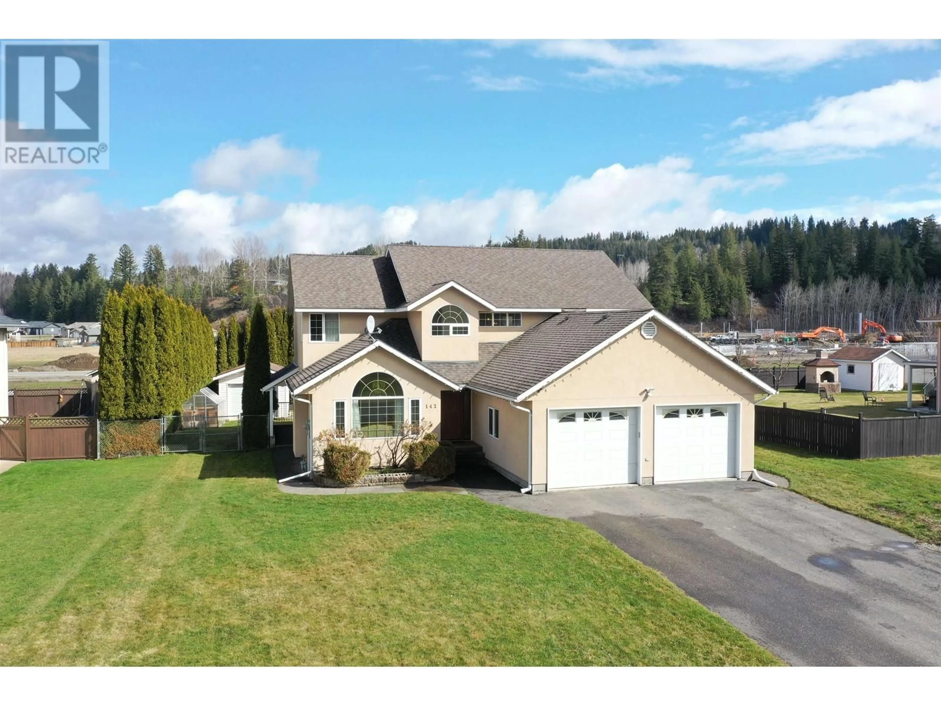 A pic from outside/outdoor area/front of a property/back of a property/a pic from drone, unknown for 142 LOWE STREET, Quesnel British Columbia V2J5T4