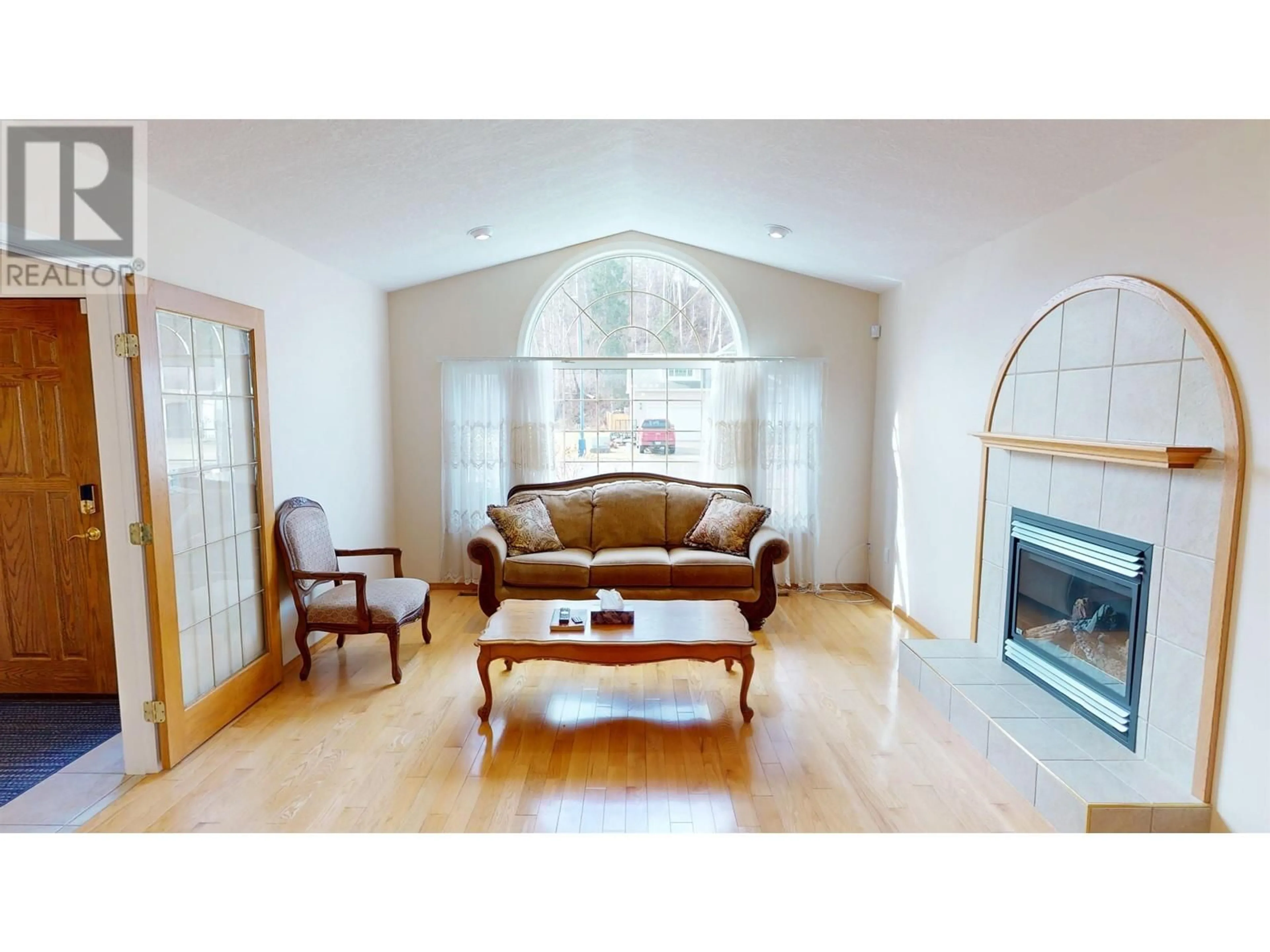 Living room with furniture, wood/laminate floor for 142 LOWE STREET, Quesnel British Columbia V2J5T4