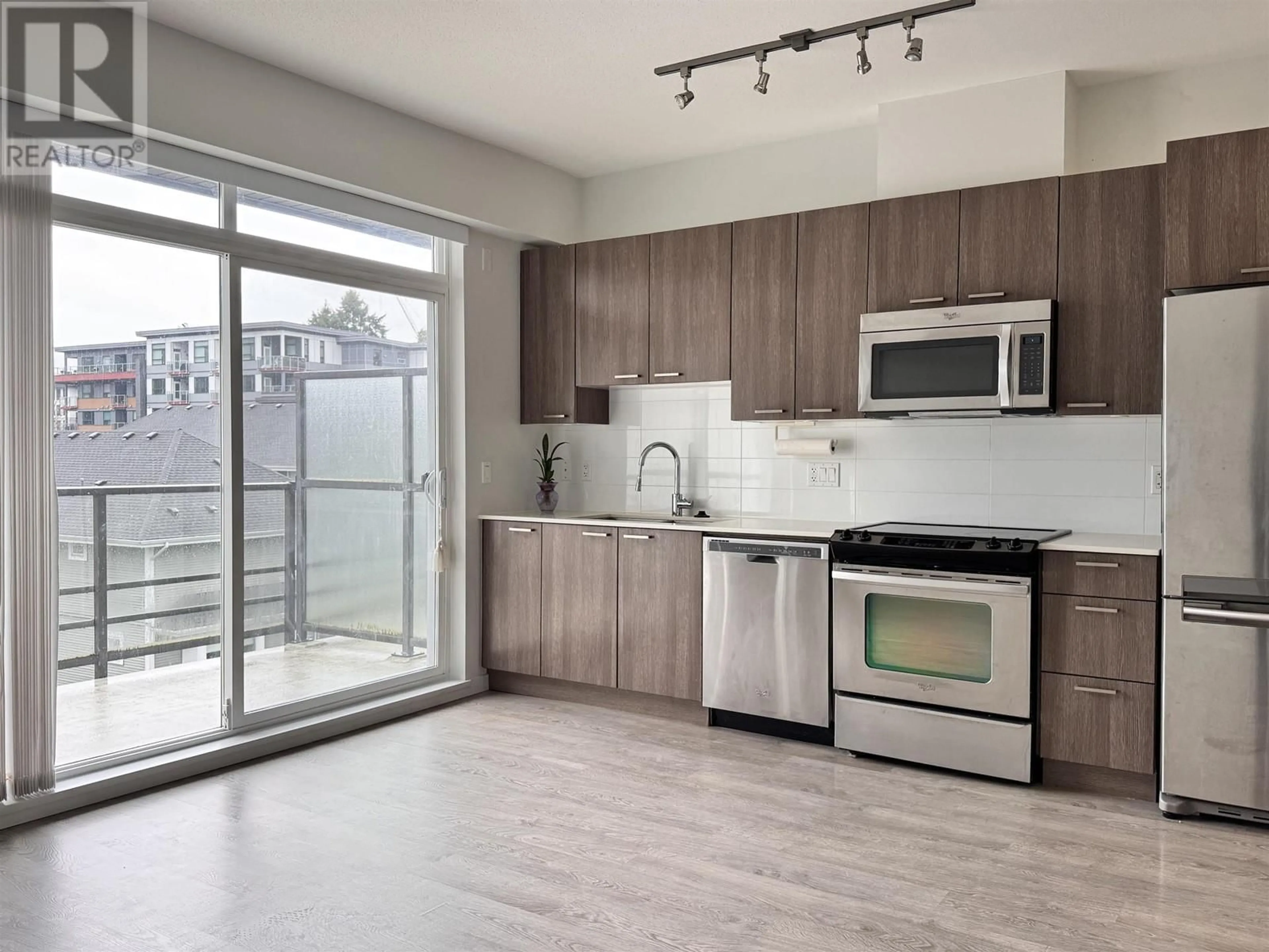 Standard kitchen, wood/laminate floor for 416 - 617 SMITH AVENUE, Coquitlam British Columbia V3J0C3