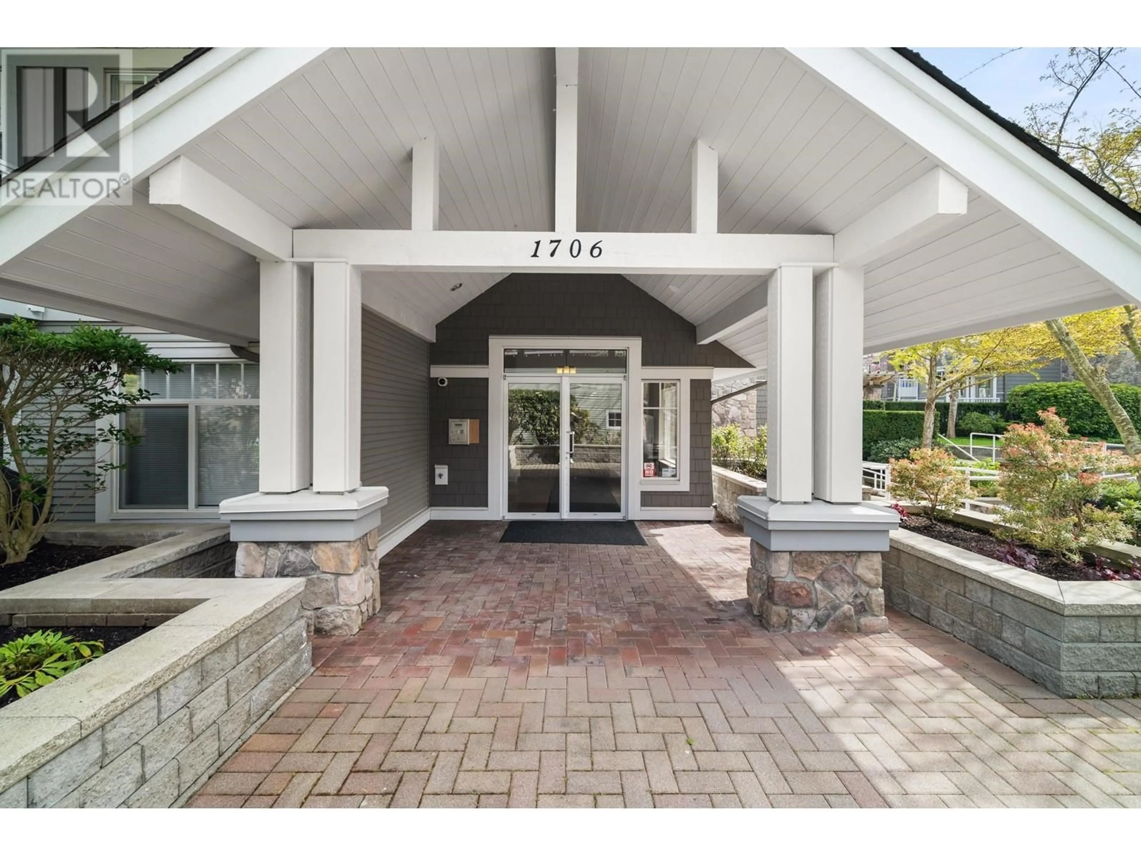 Indoor foyer for 110 - 1706 56 STREET, Delta British Columbia V4L2R3