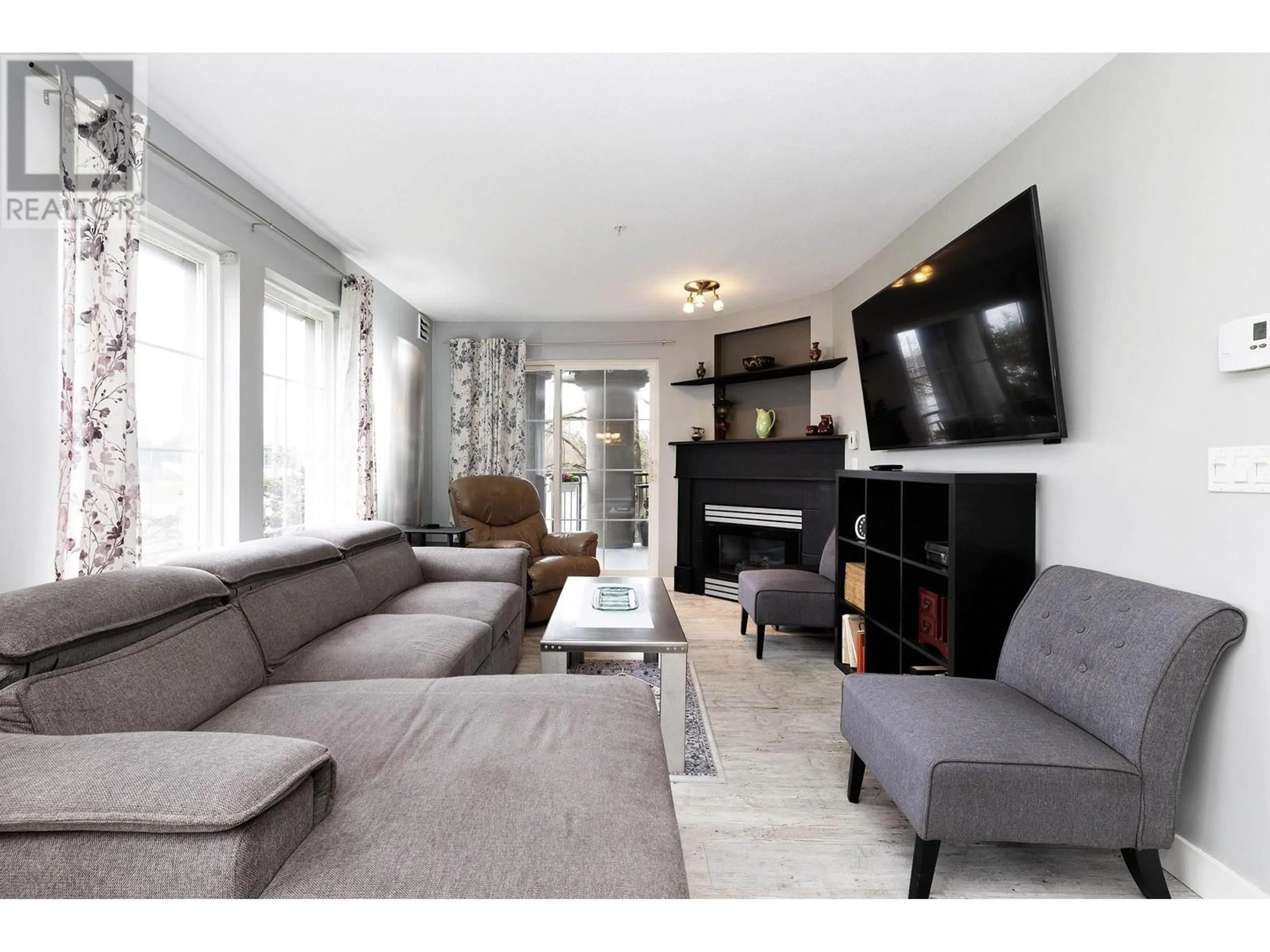 Living room with furniture, unknown for 203 - 1669 GRANT AVENUE, Port Coquitlam British Columbia V3B7W9