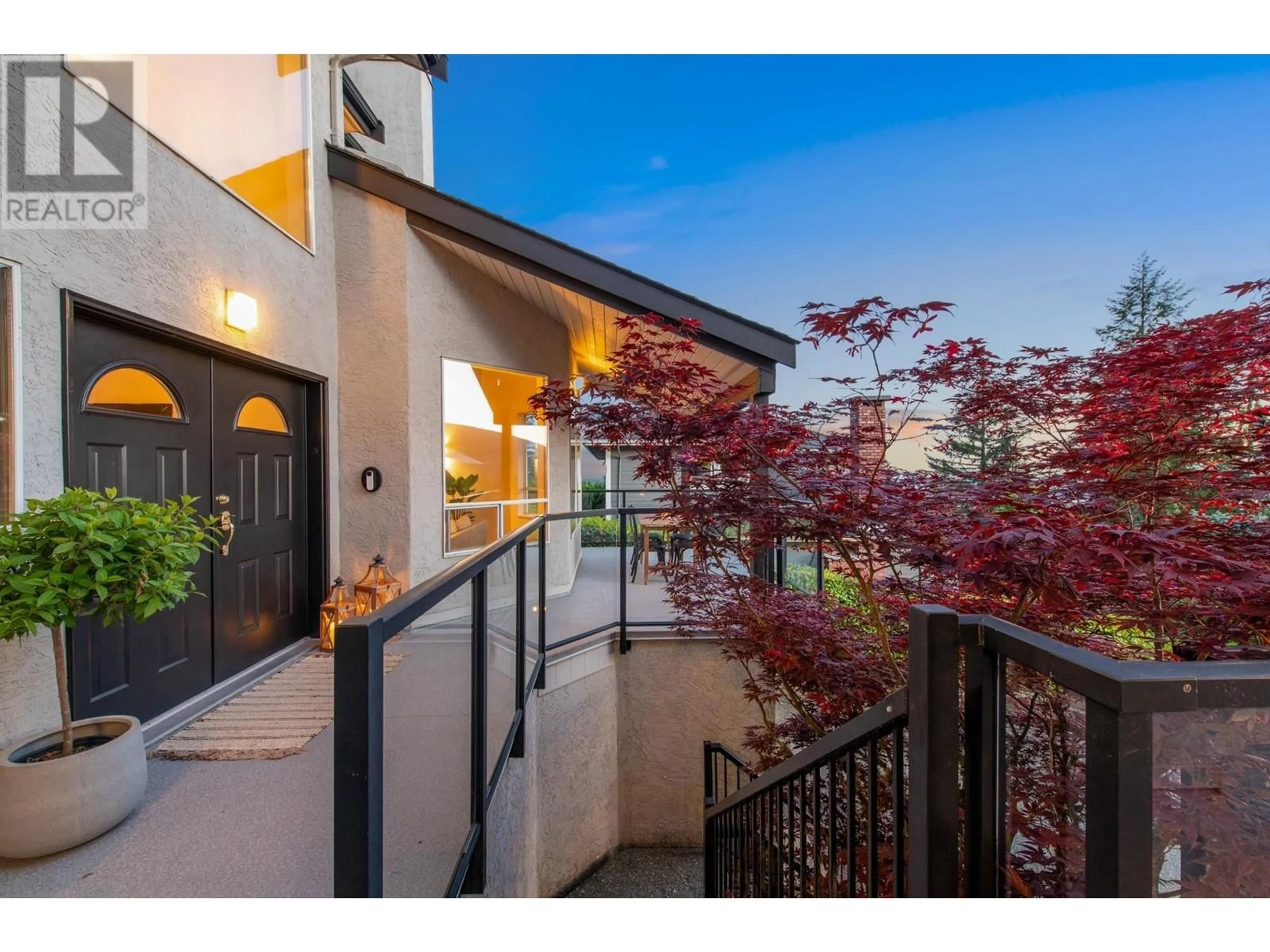 Patio, street for 4210 STARLIGHT WAY, North Vancouver British Columbia V7N4L5