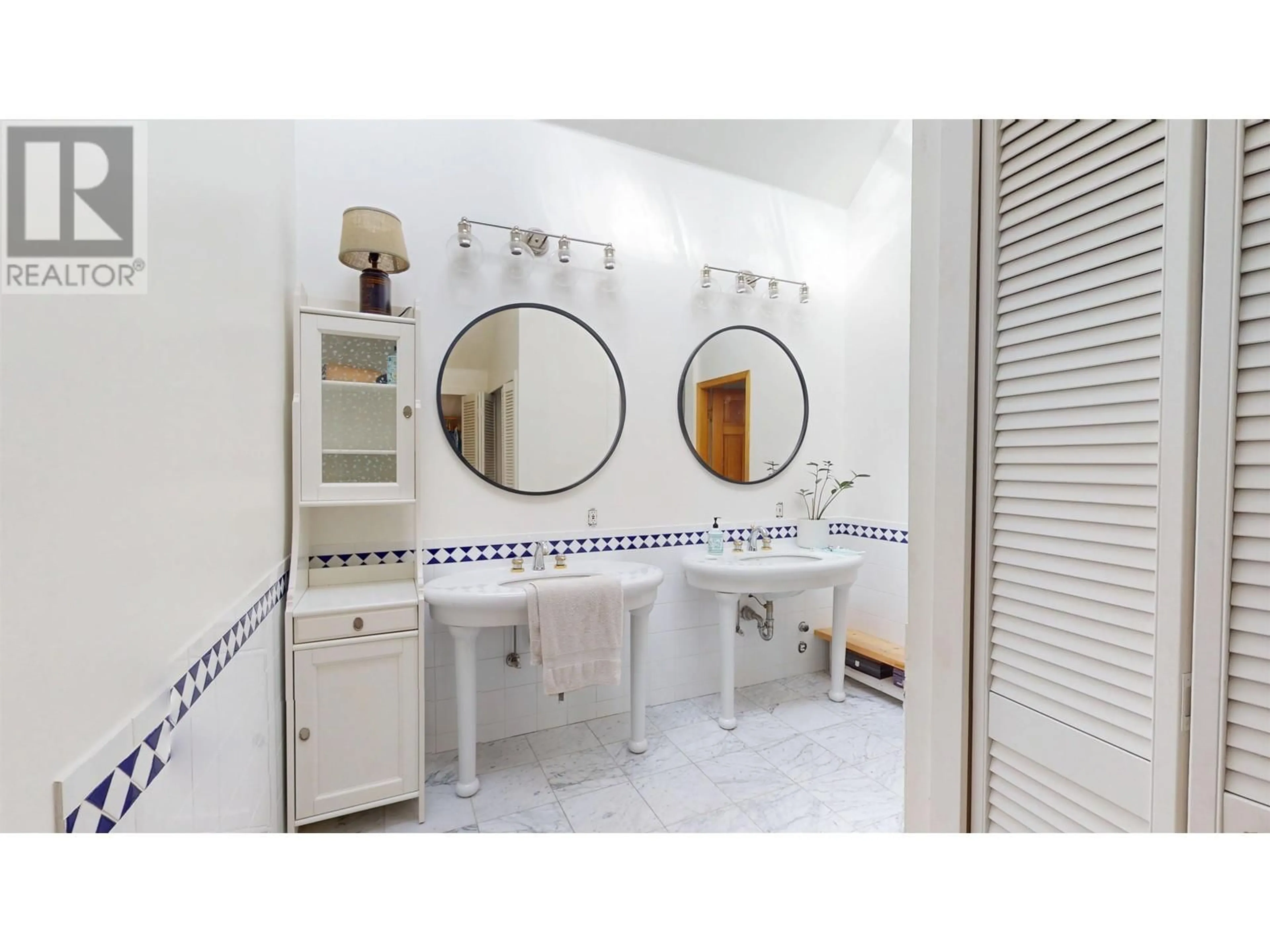 Standard bathroom, ceramic/tile floor for 269 DAVID ROAD, Bowen Island British Columbia V0N1G2