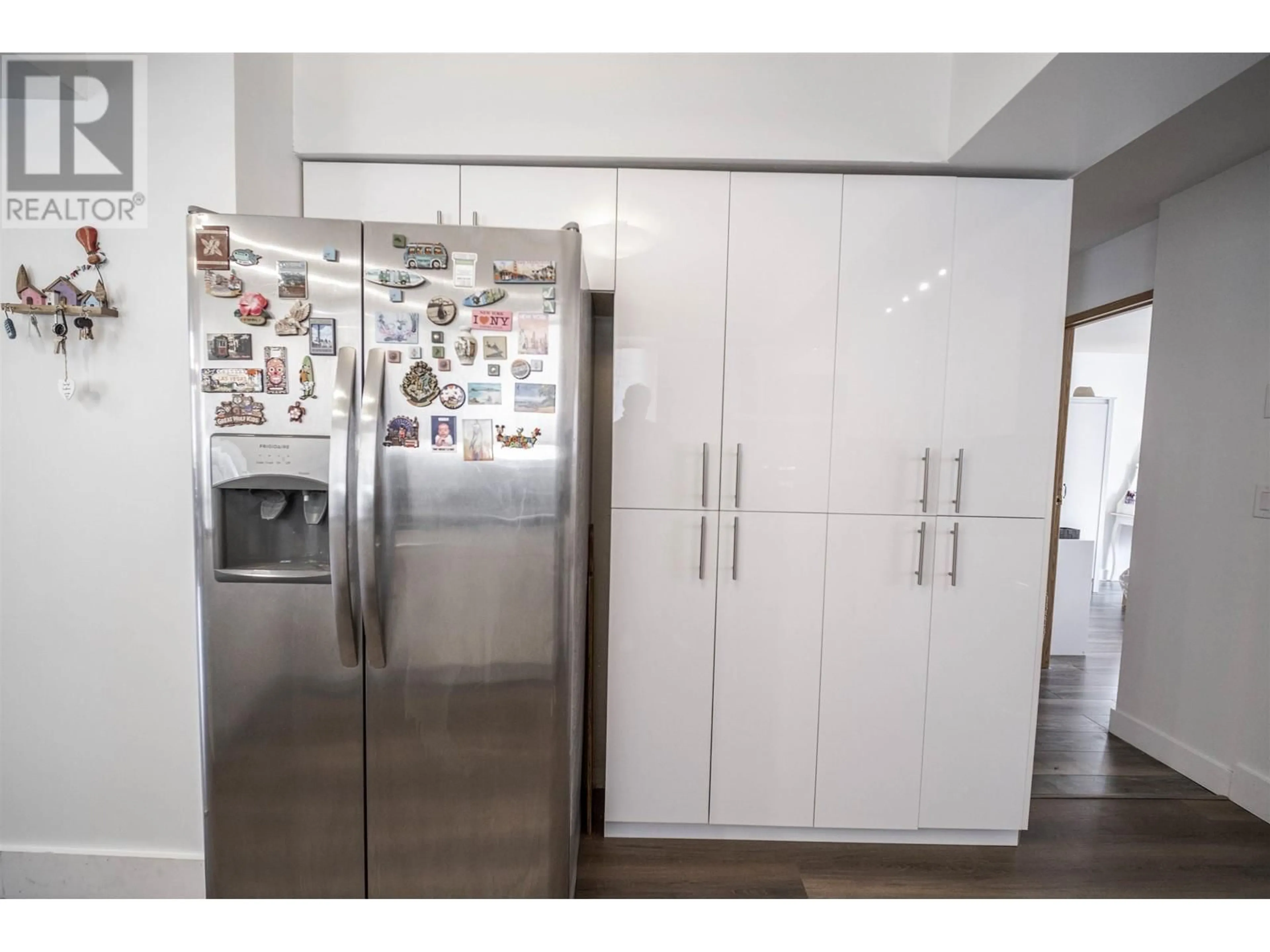 Standard kitchen, wood/laminate floor for 1709 TATLOW AVENUE, North Vancouver British Columbia V7P3A1