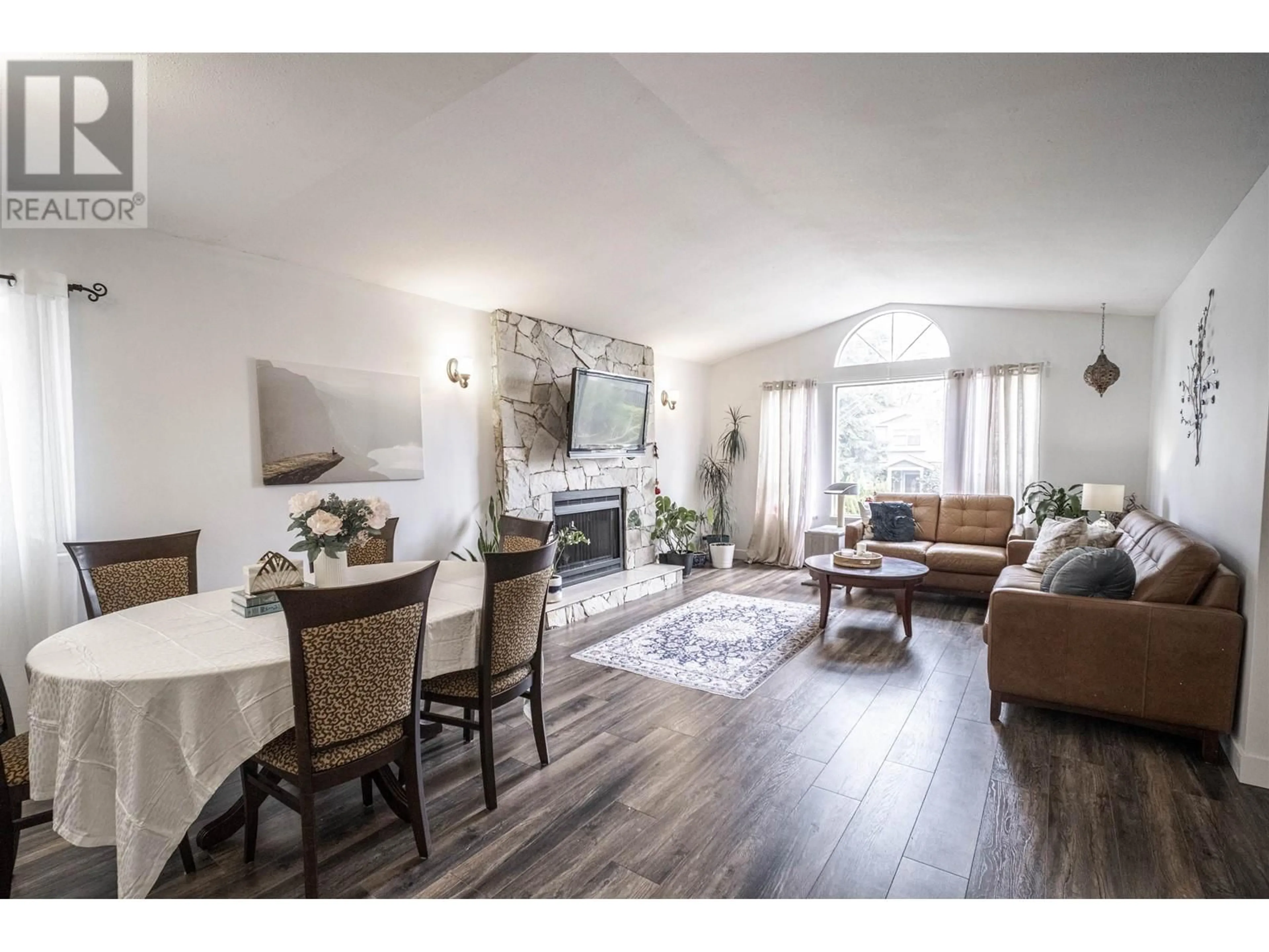 Living room with furniture, wood/laminate floor for 1709 TATLOW AVENUE, North Vancouver British Columbia V7P3A1