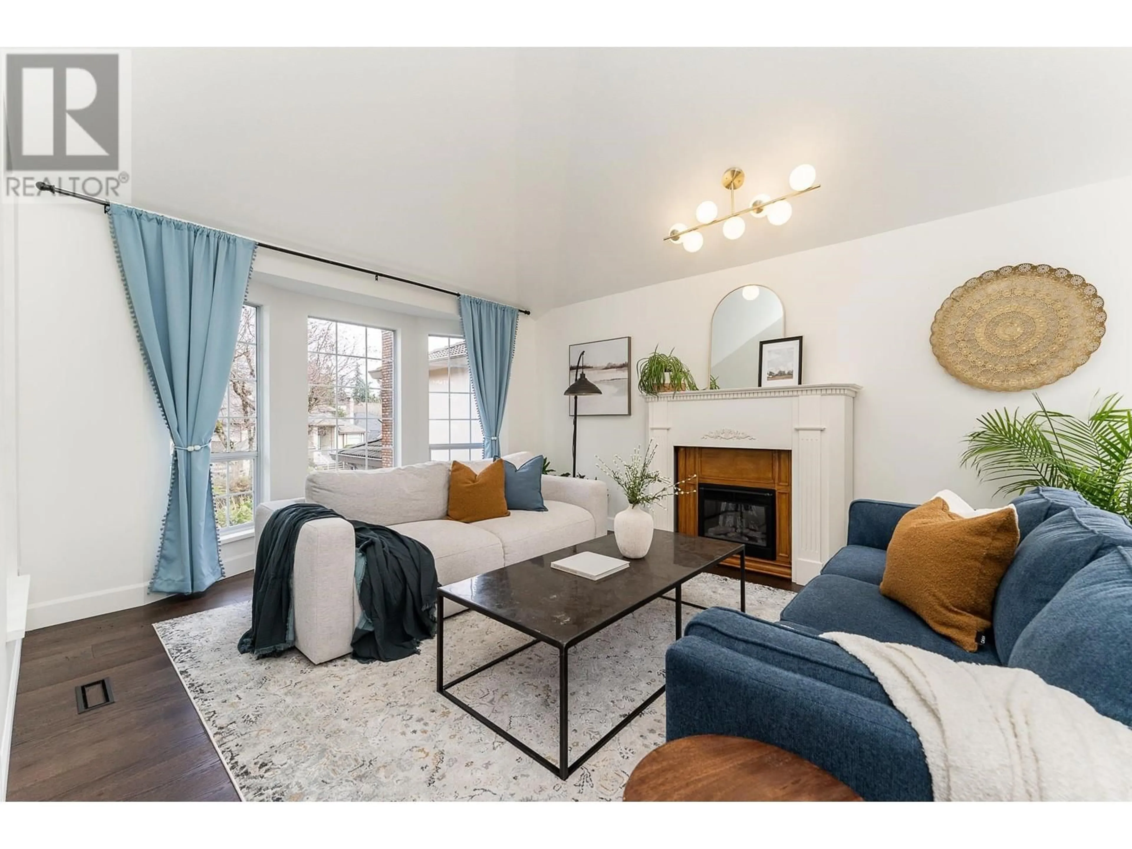 Living room with furniture, wood/laminate floor for 43 WILDWOOD DRIVE, Port Moody British Columbia V3H4M6