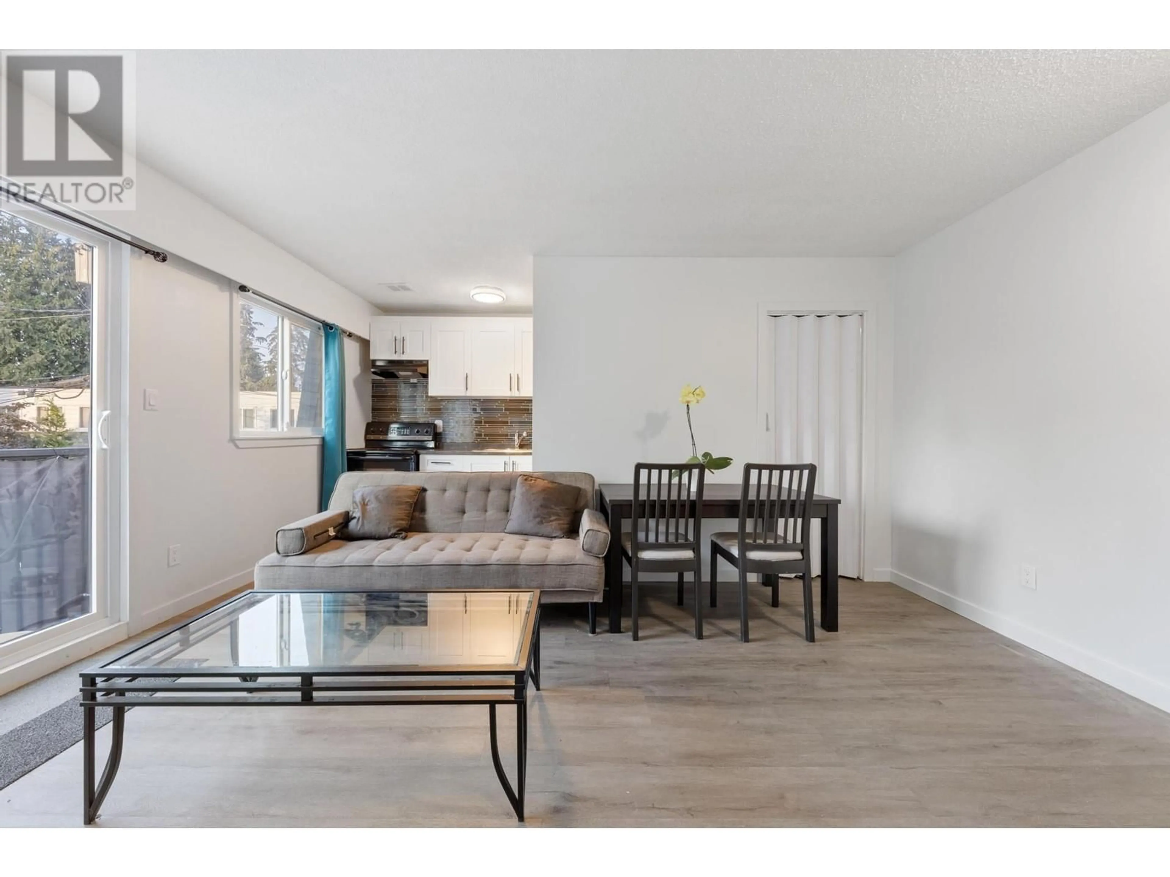 Living room with furniture, wood/laminate floor for 20 - 21555 DEWDNEY TRUNK ROAD, Maple Ridge British Columbia V2X3G6