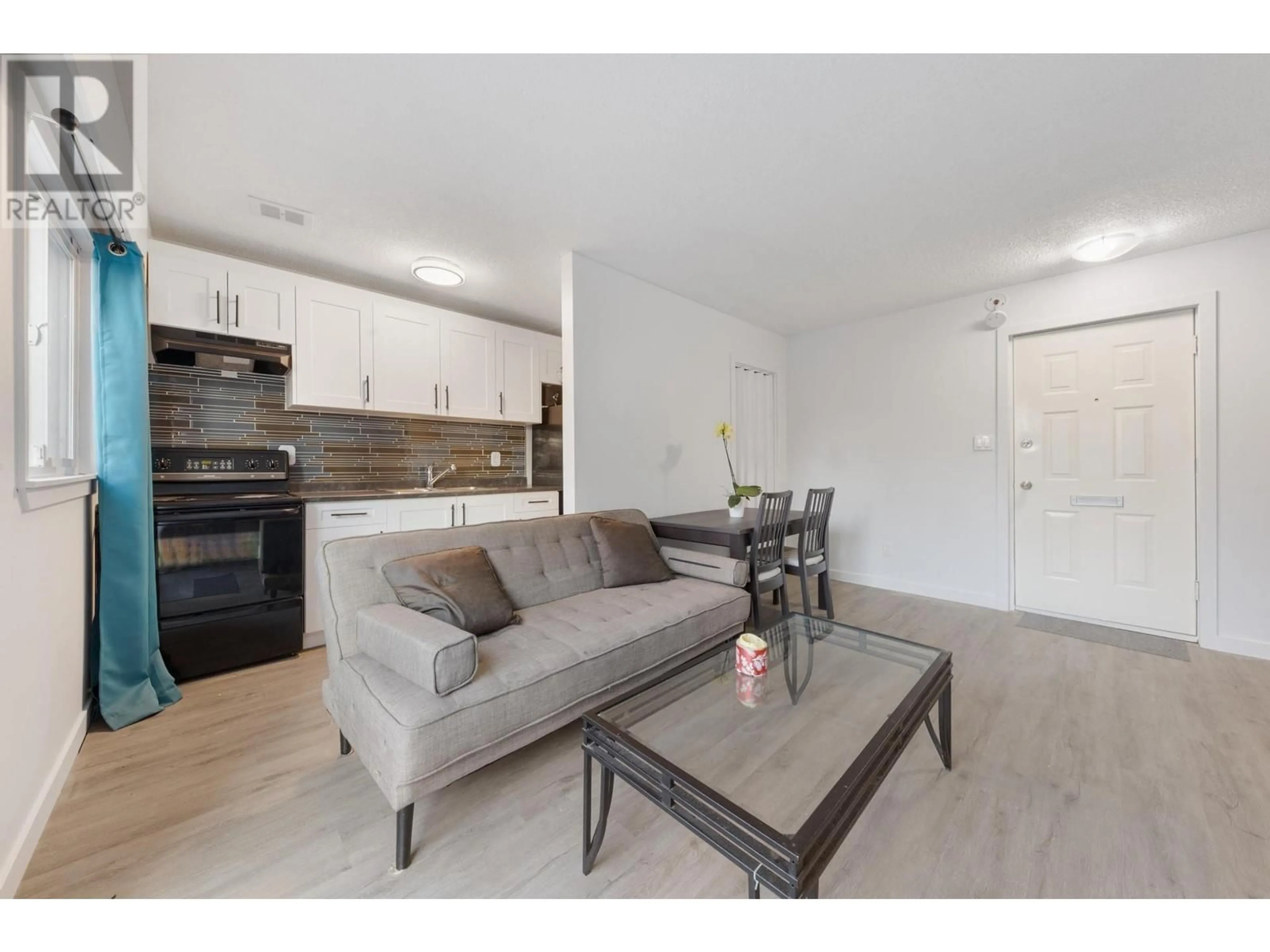 Living room with furniture, wood/laminate floor for 20 - 21555 DEWDNEY TRUNK ROAD, Maple Ridge British Columbia V2X3G6