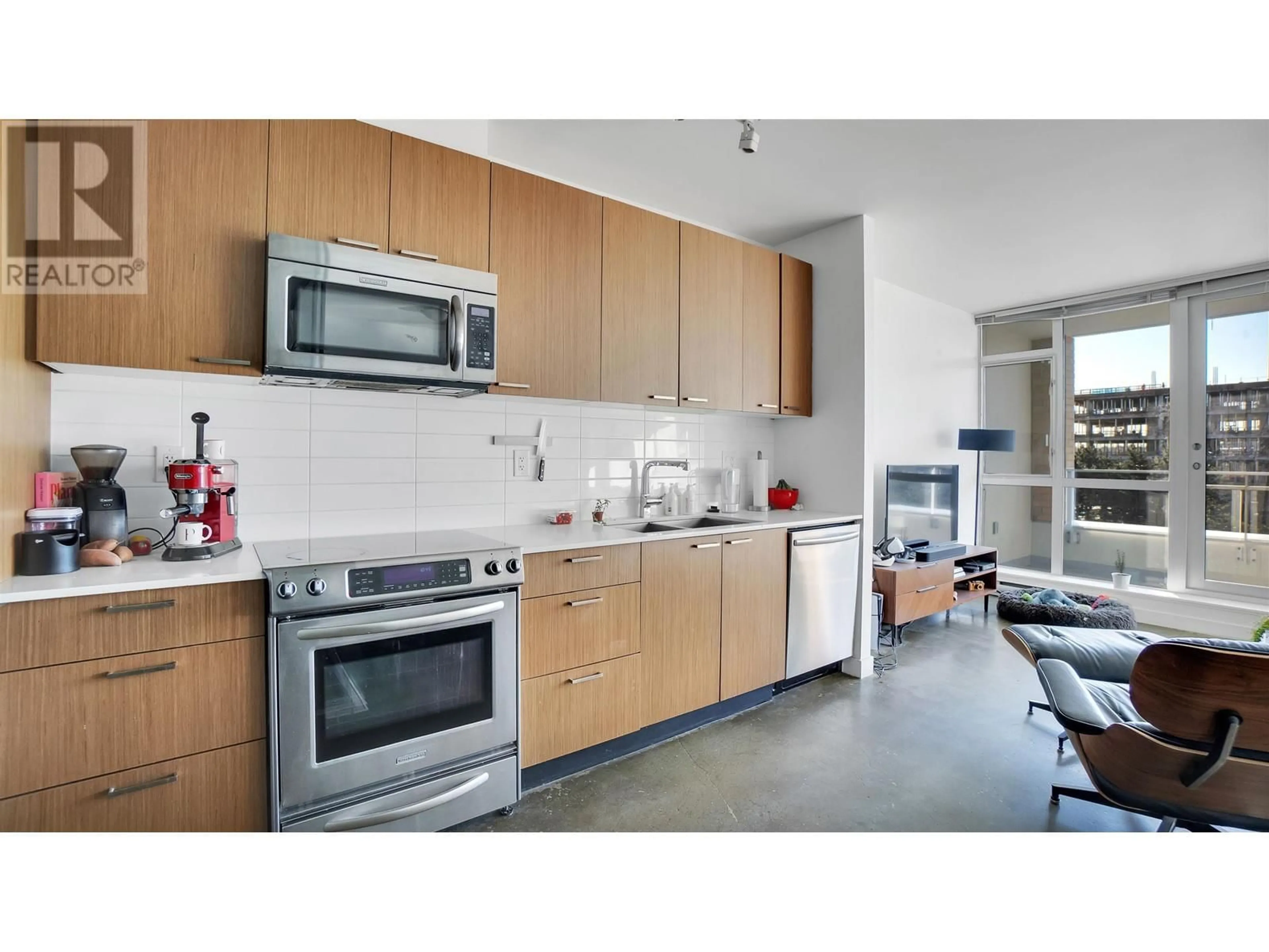 Standard kitchen, ceramic/tile floor for 620 - 221 UNION STREET, Vancouver British Columbia V6A0B4