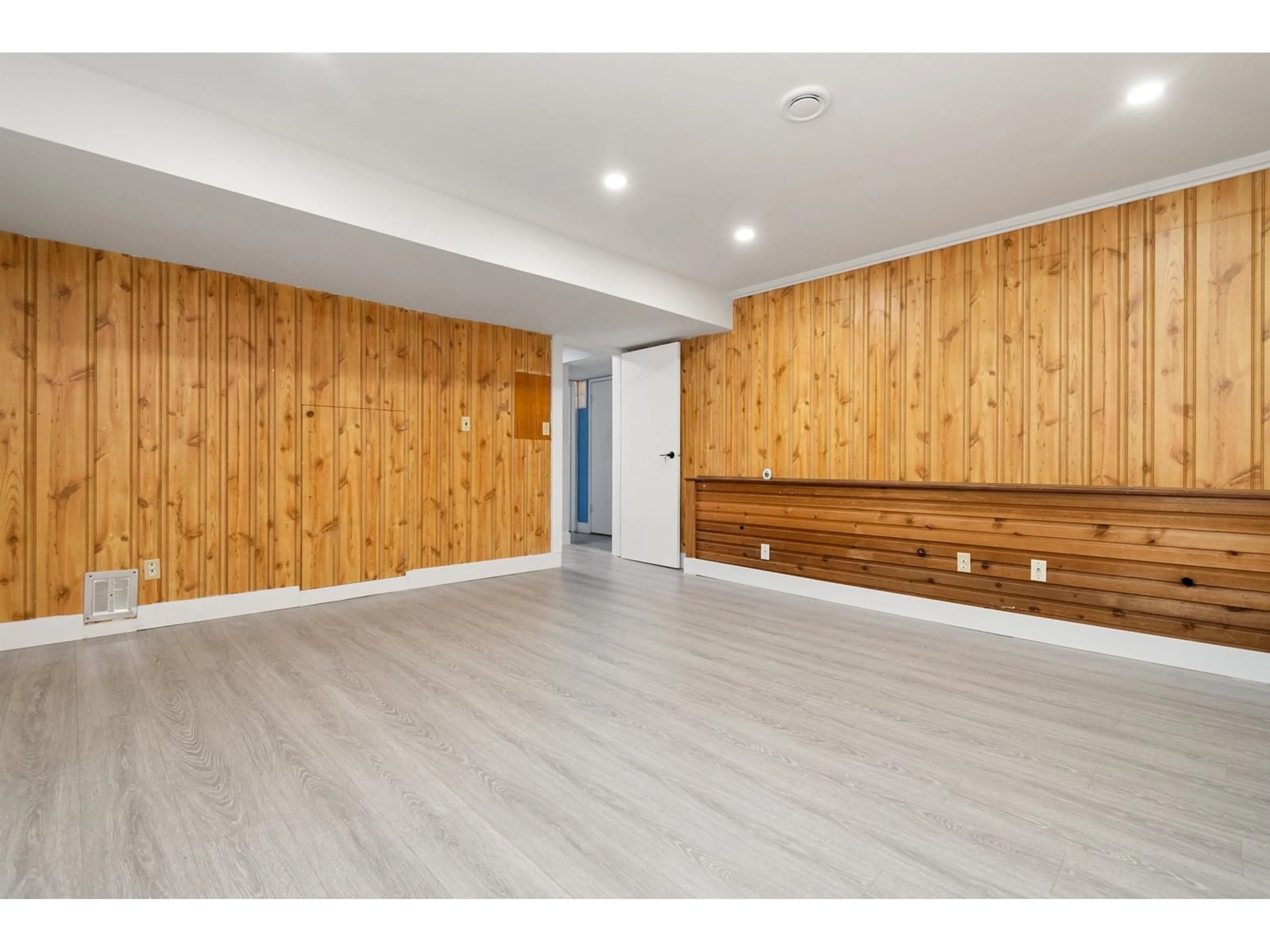 A pic of a room for 15 - 32870 BEVAN, Abbotsford British Columbia V2S6R3