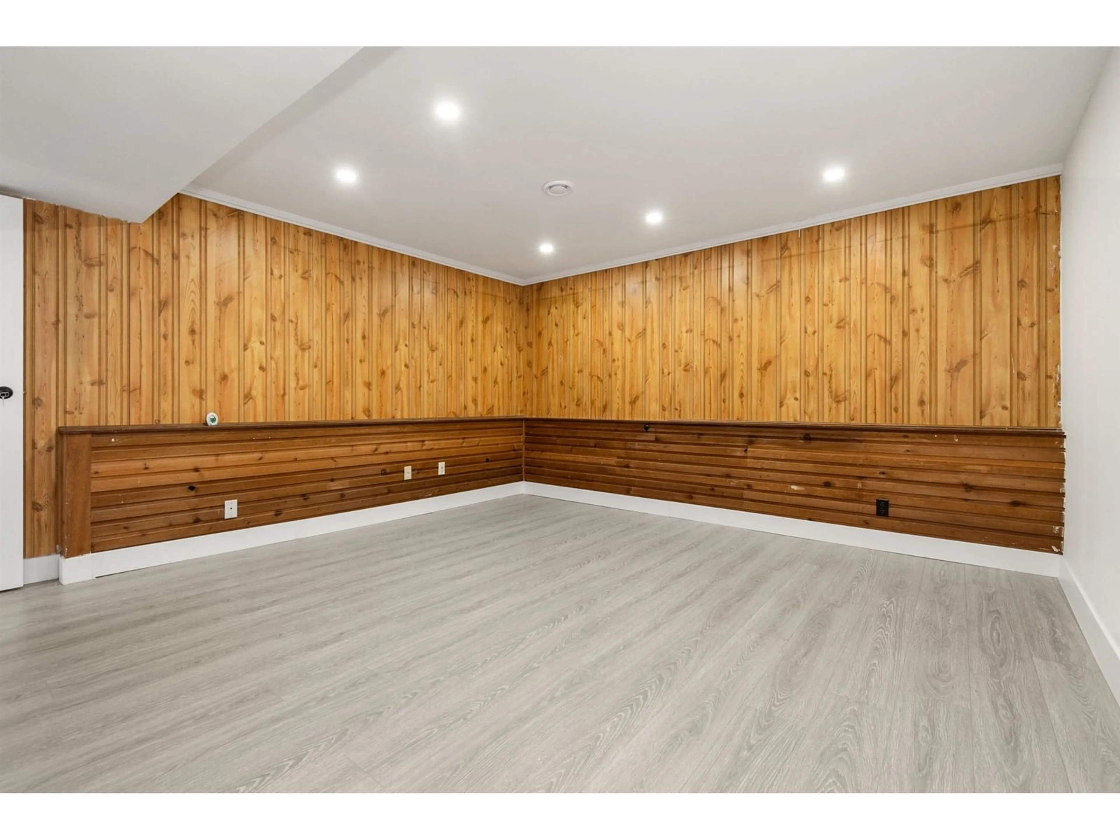A pic of a room for 15 - 32870 BEVAN, Abbotsford British Columbia V2S6R3
