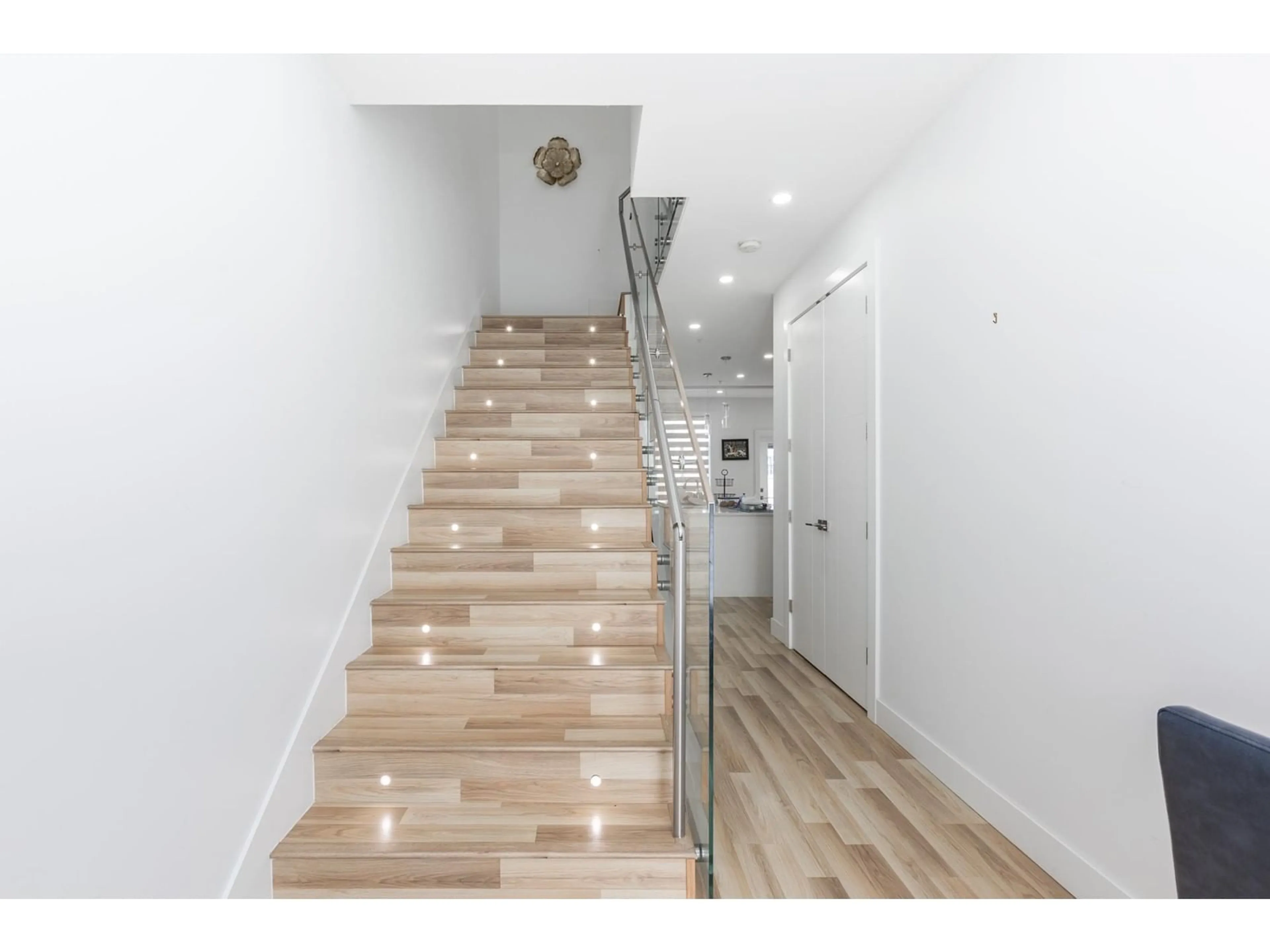 Stairs for 36689 DIANNE BROOK, Abbotsford British Columbia V3G0H4