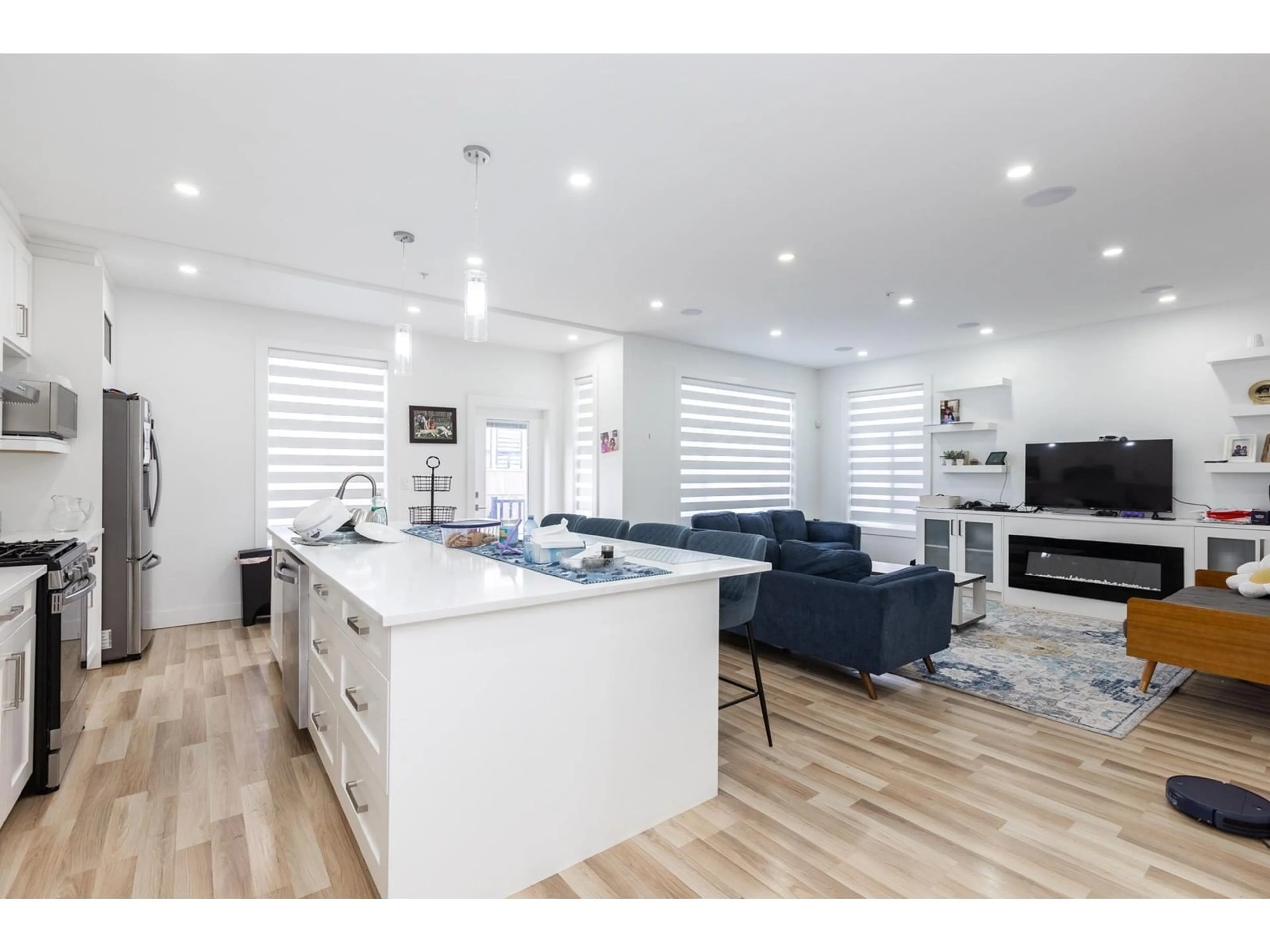 Open concept kitchen, unknown for 36689 DIANNE BROOK, Abbotsford British Columbia V3G0H4