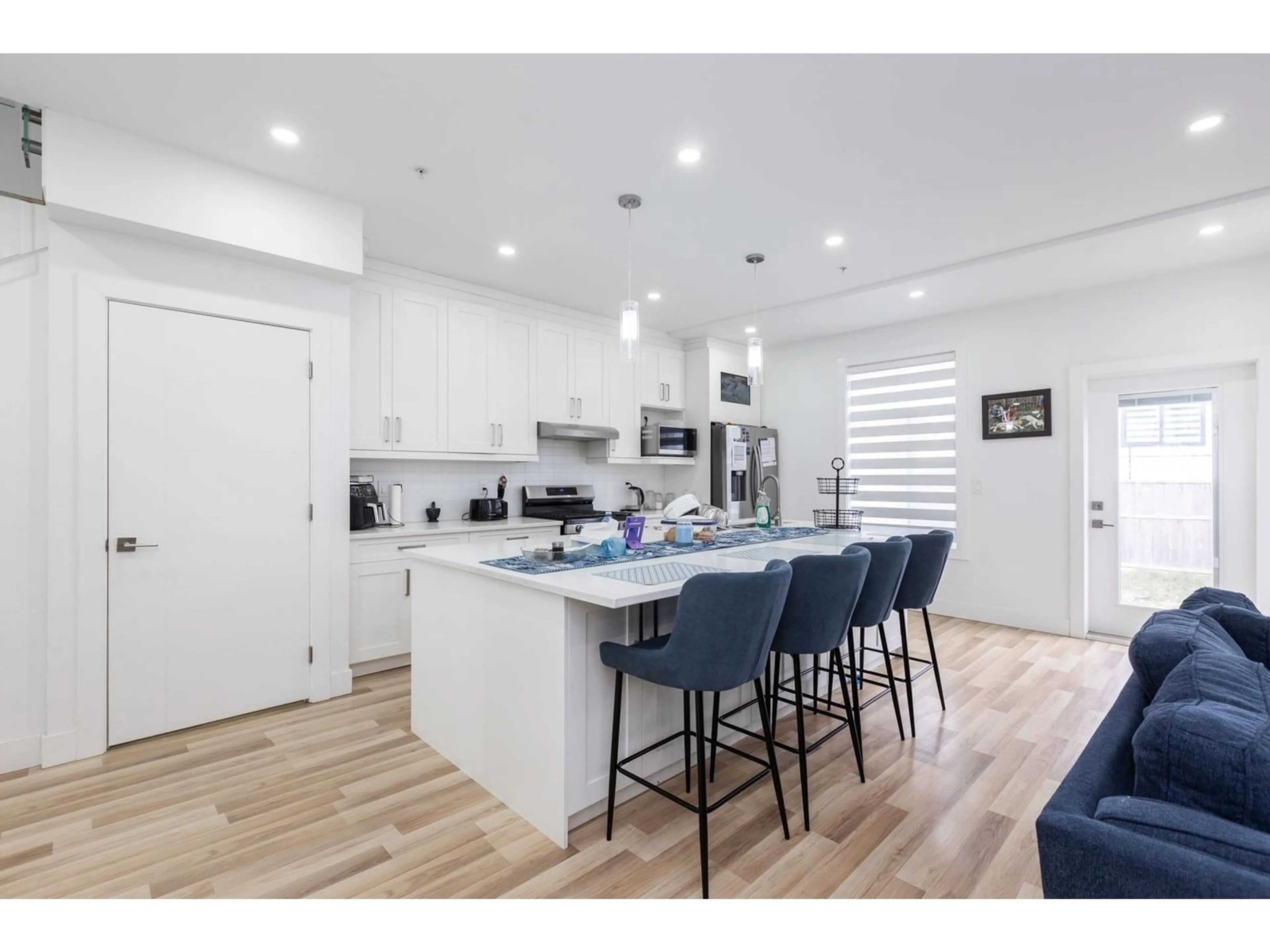Open concept kitchen, unknown for 36689 DIANNE BROOK, Abbotsford British Columbia V3G0H4
