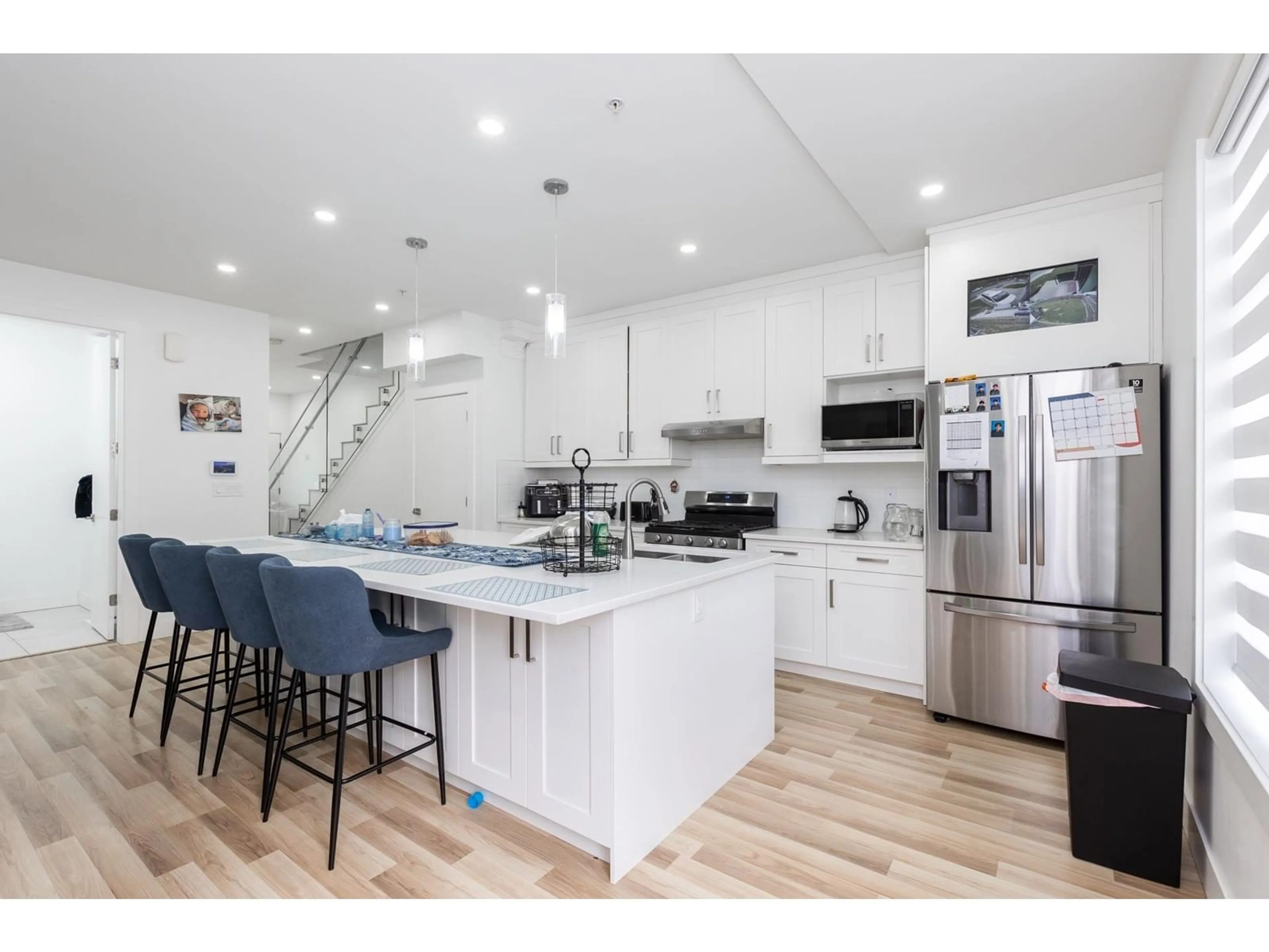 Open concept kitchen, unknown for 36689 DIANNE BROOK, Abbotsford British Columbia V3G0H4