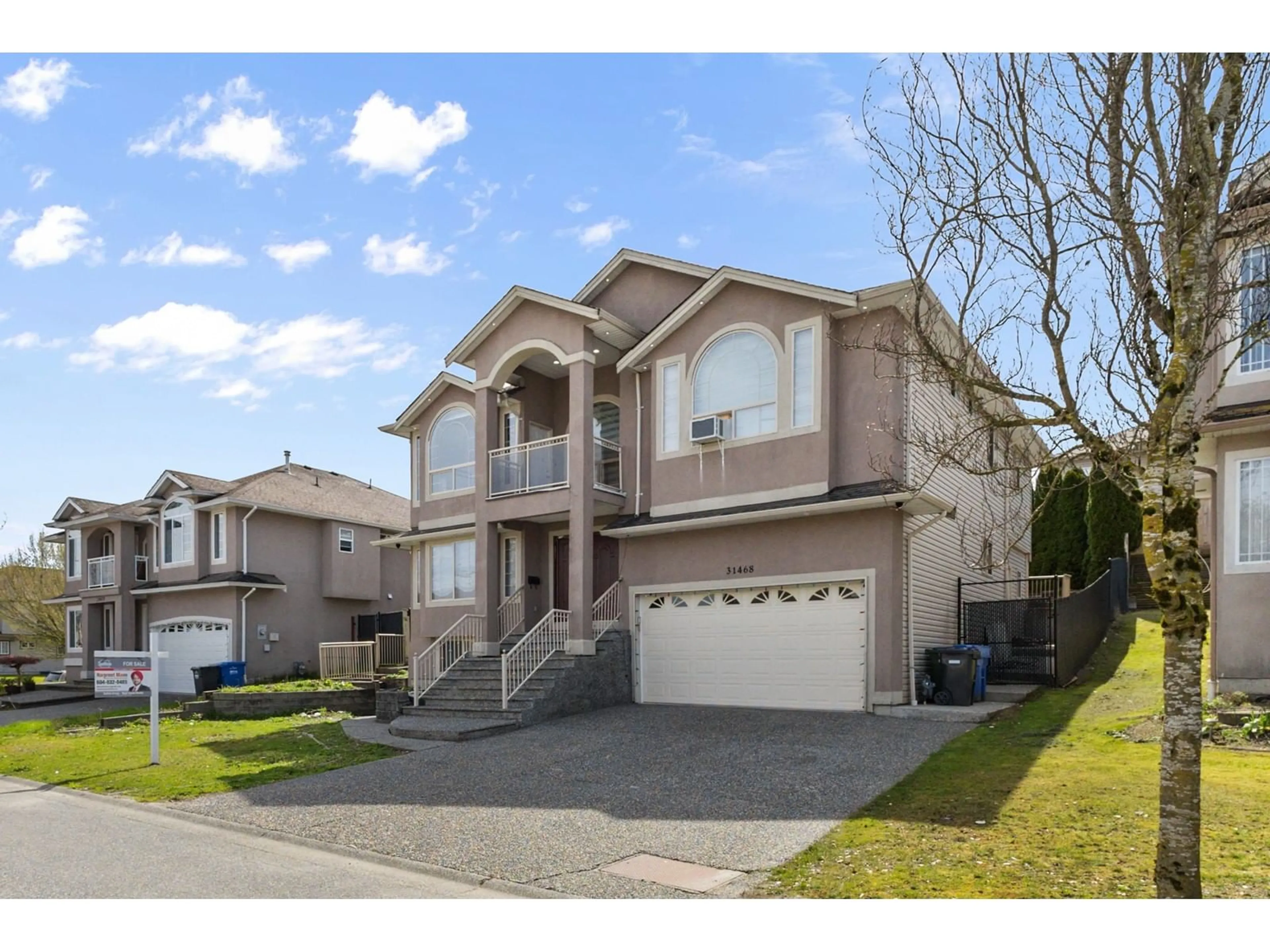 Home with vinyl exterior material, street for 31468 HOMESTEAD, Abbotsford British Columbia V2T6V9