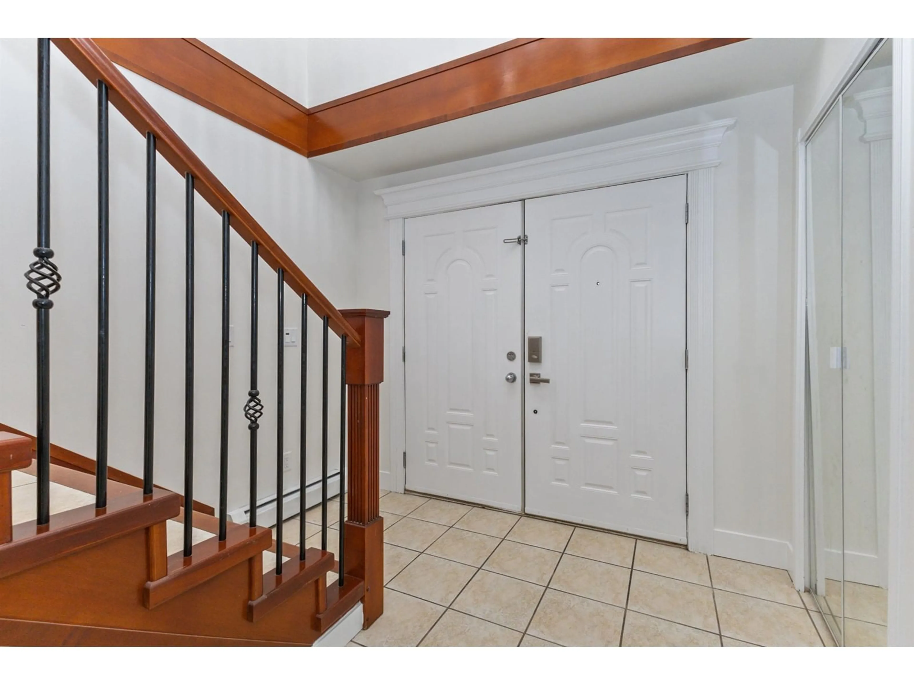 Indoor entryway for 31468 HOMESTEAD, Abbotsford British Columbia V2T6V9
