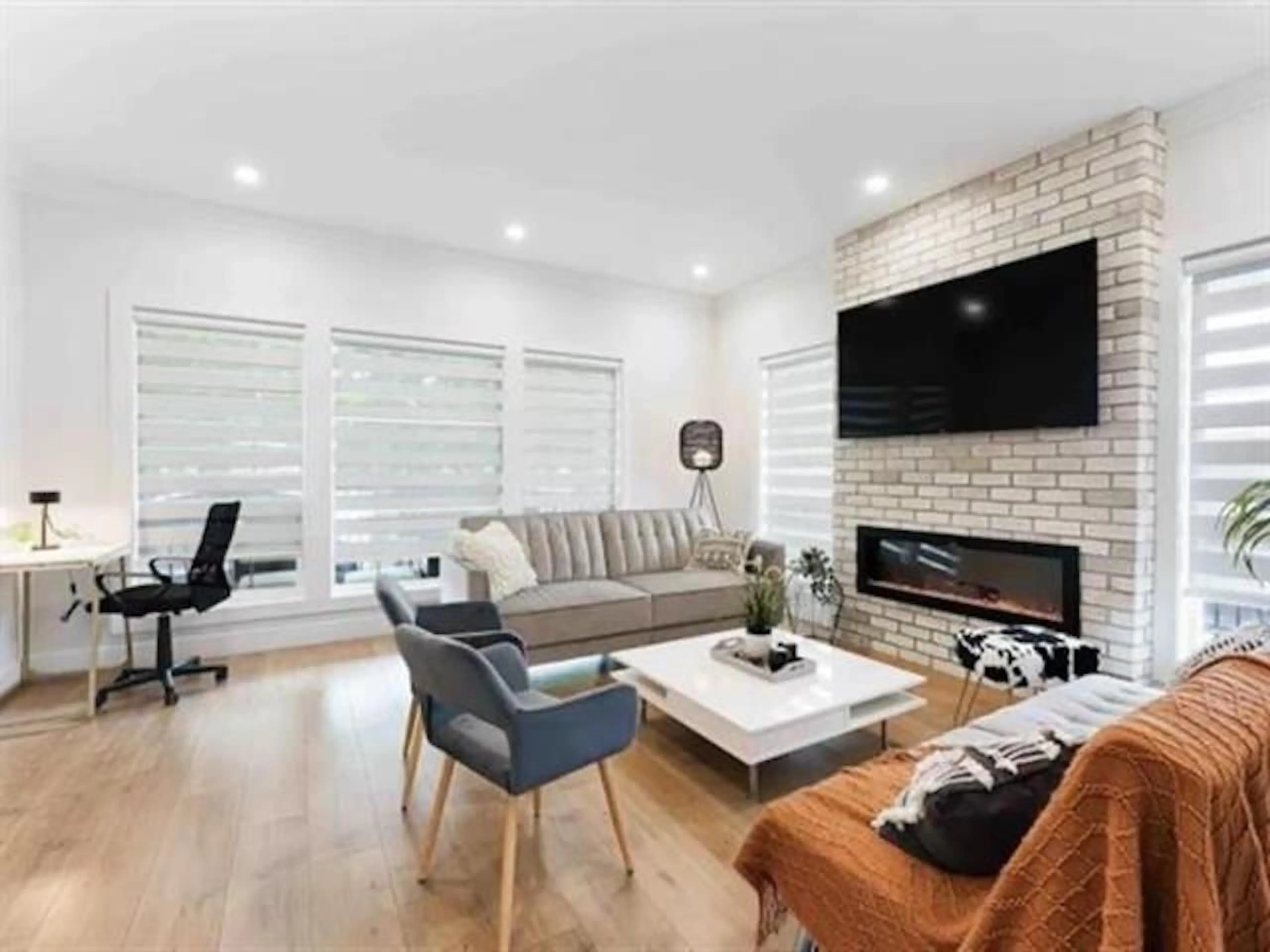 Living room with furniture, unknown for 6709 216, Langley British Columbia V2Y0W9