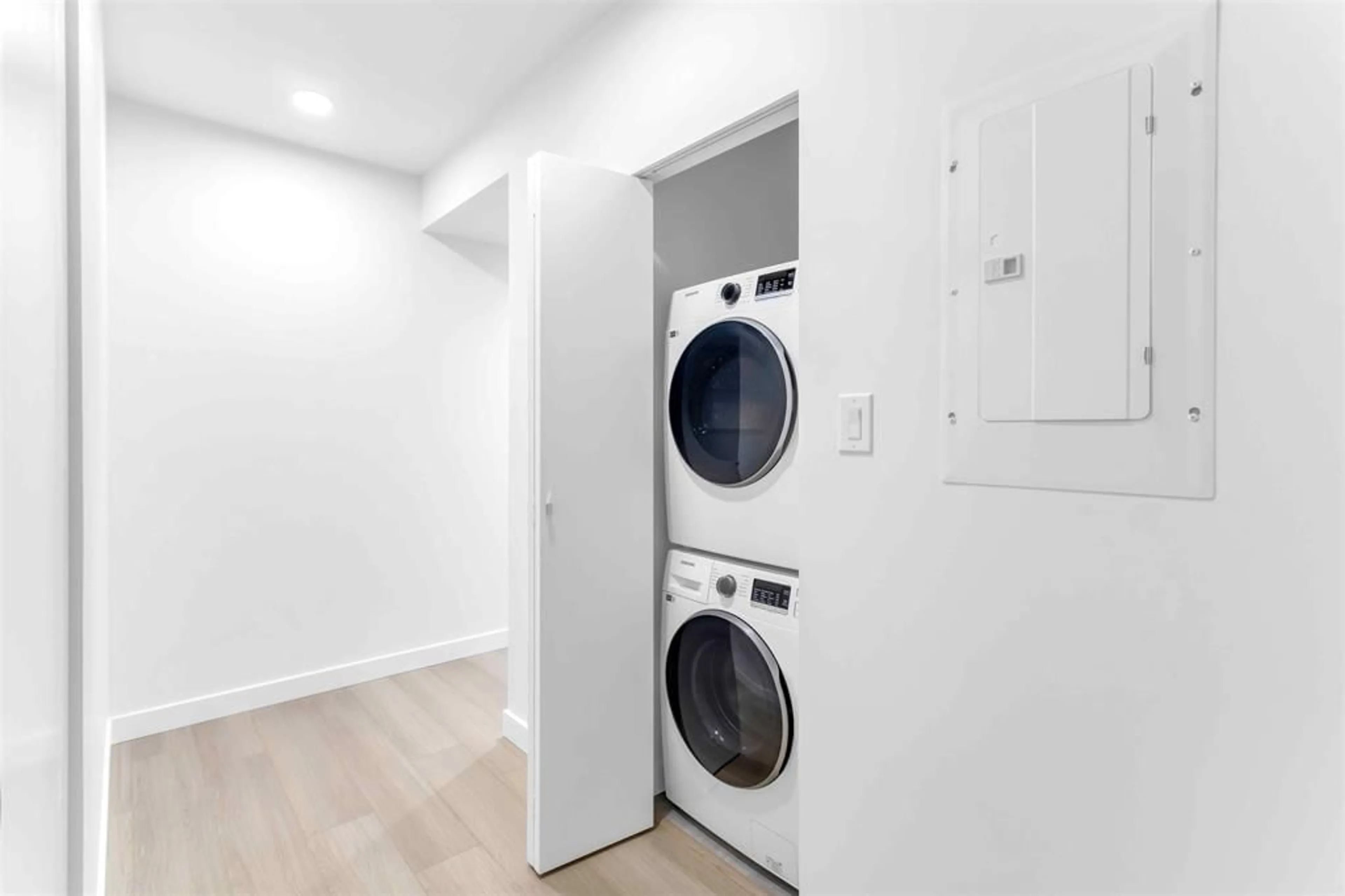 Laundry room for 1209 - 13725 GEORGE JUNCTION, Surrey British Columbia V3T0V7