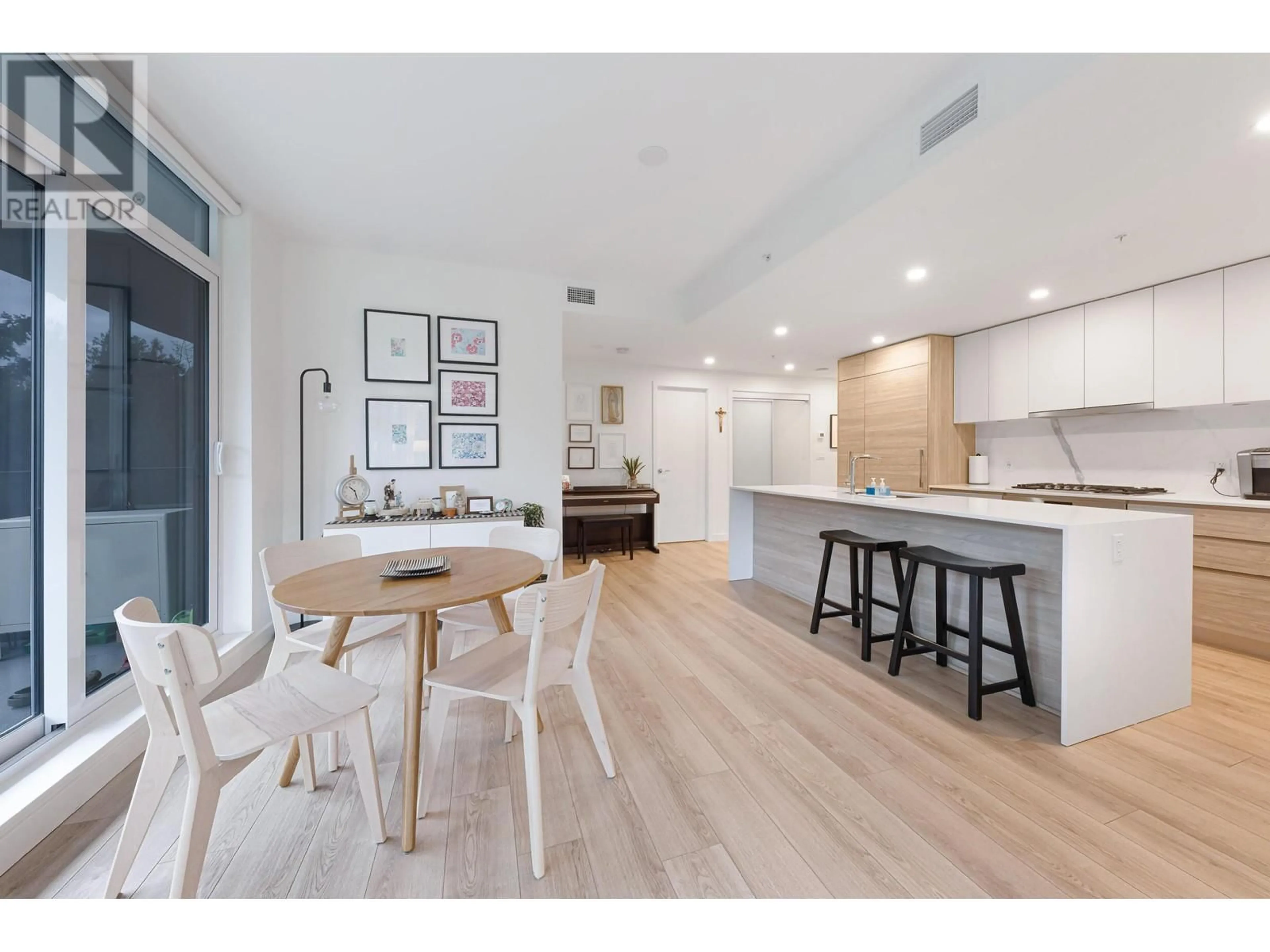 Open concept kitchen, wood/laminate floor for 802 - 595 AUSTIN AVENUE, Coquitlam British Columbia V3K0G7