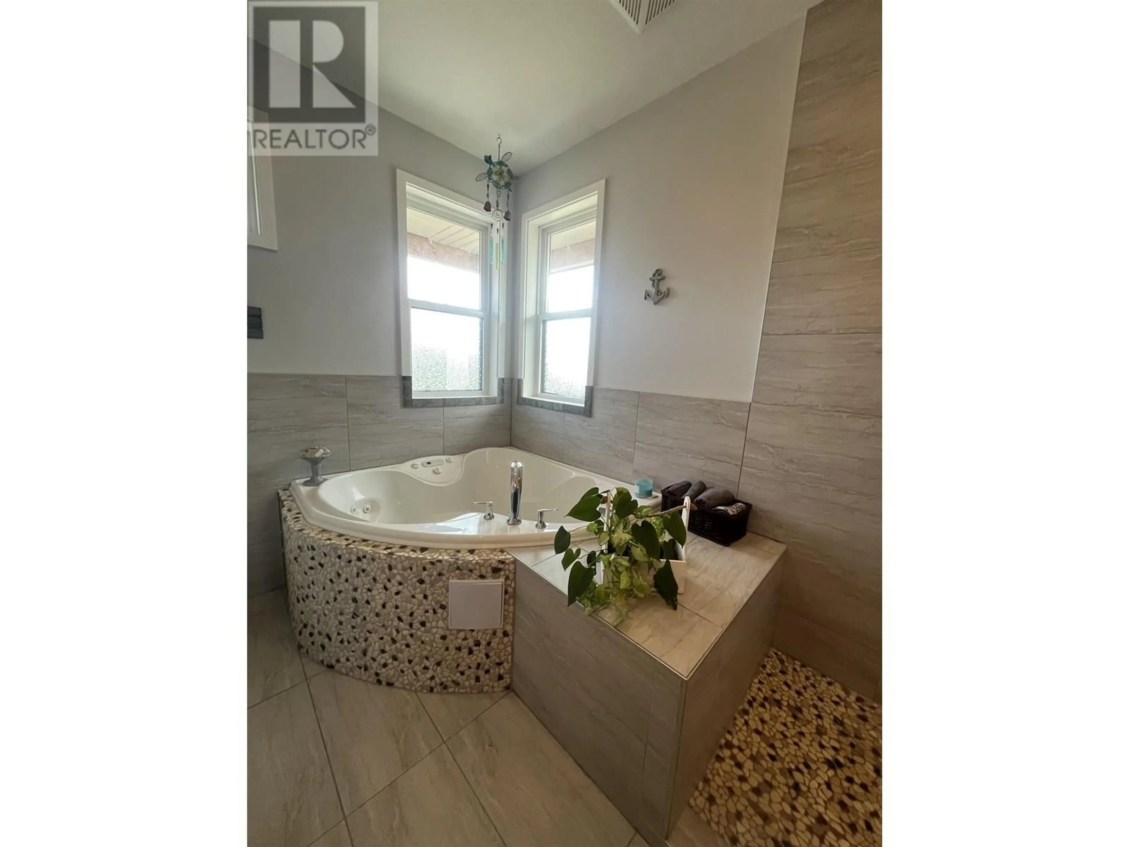 Contemporary bathroom, ceramic/tile floor for 6518 FOOTHILLS ROAD, 100 Mile House British Columbia V0K2E3