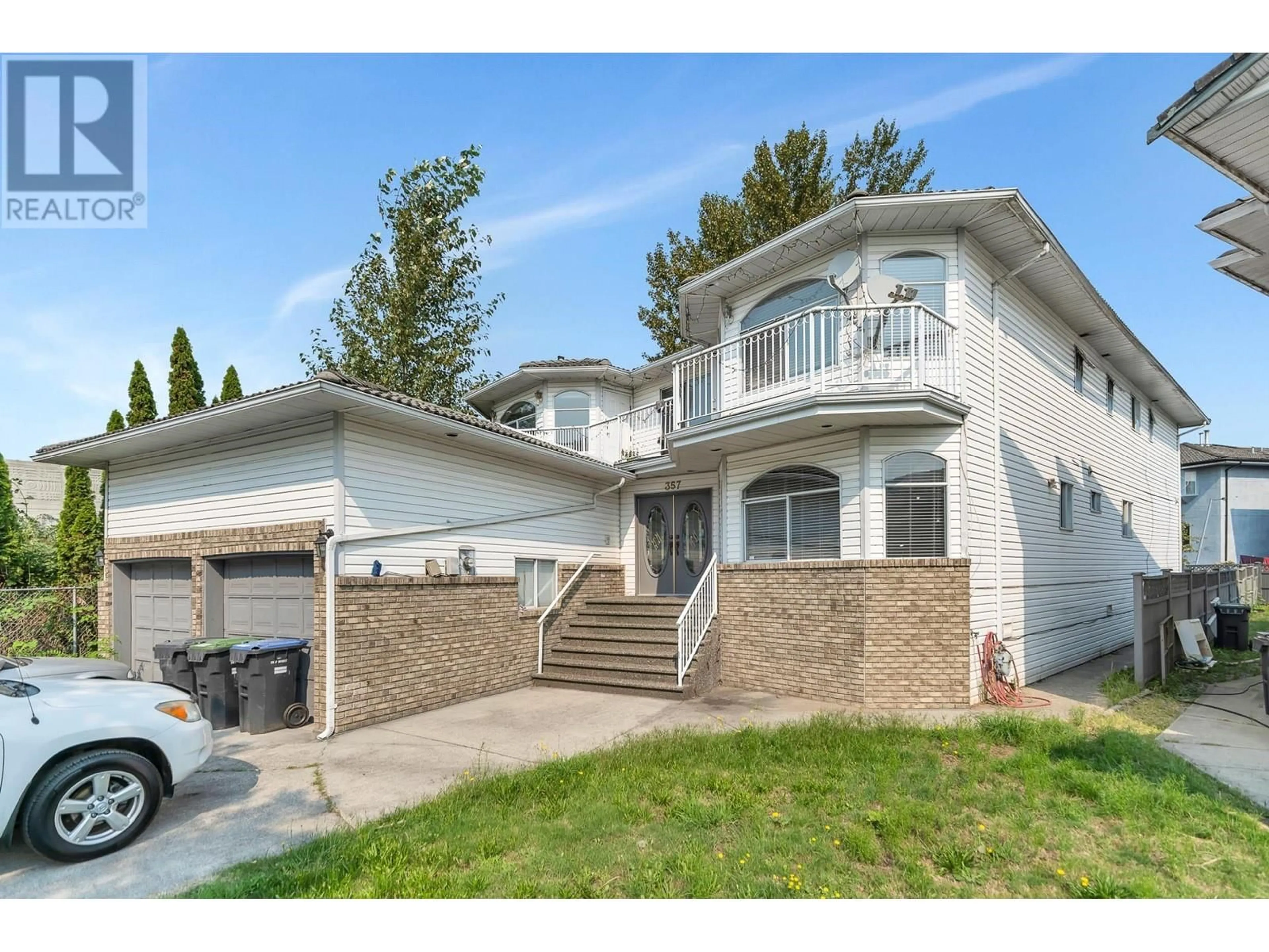 Home with vinyl exterior material, street for 357 MCGILLIVRAY PLACE, New Westminster British Columbia V3M6R7