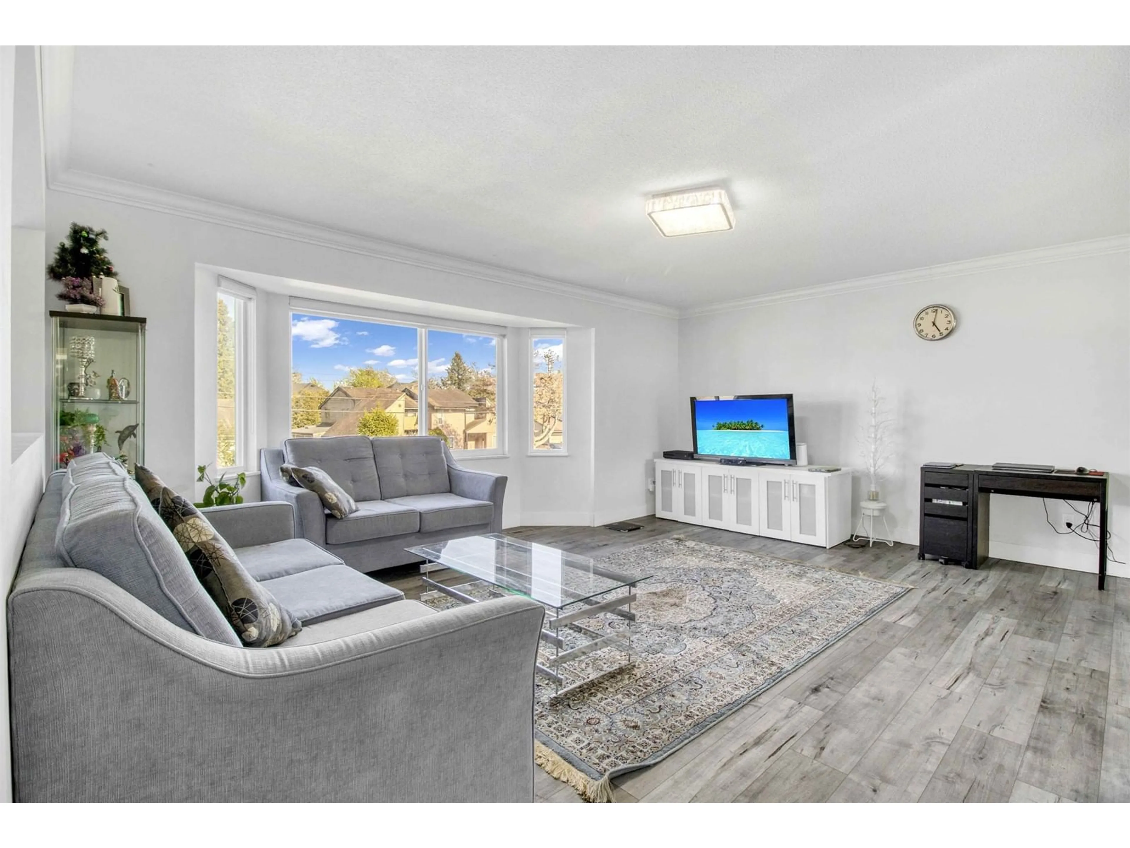 Living room with furniture, unknown for 7273 130, Surrey British Columbia V3W4J8