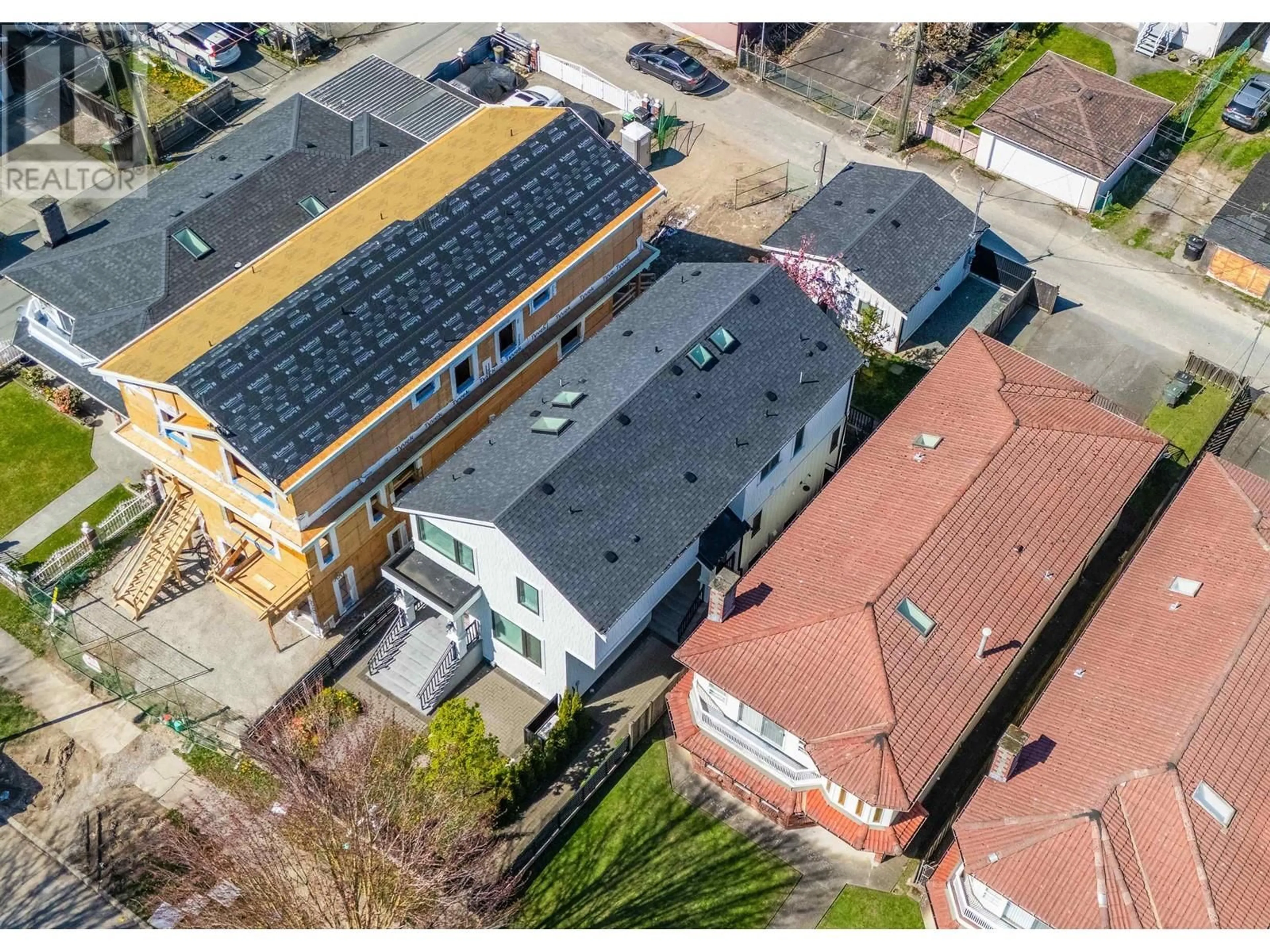 A pic from outside/outdoor area/front of a property/back of a property/a pic from drone, street for 2047 E 51 AVENUE, Vancouver British Columbia V5P1W2