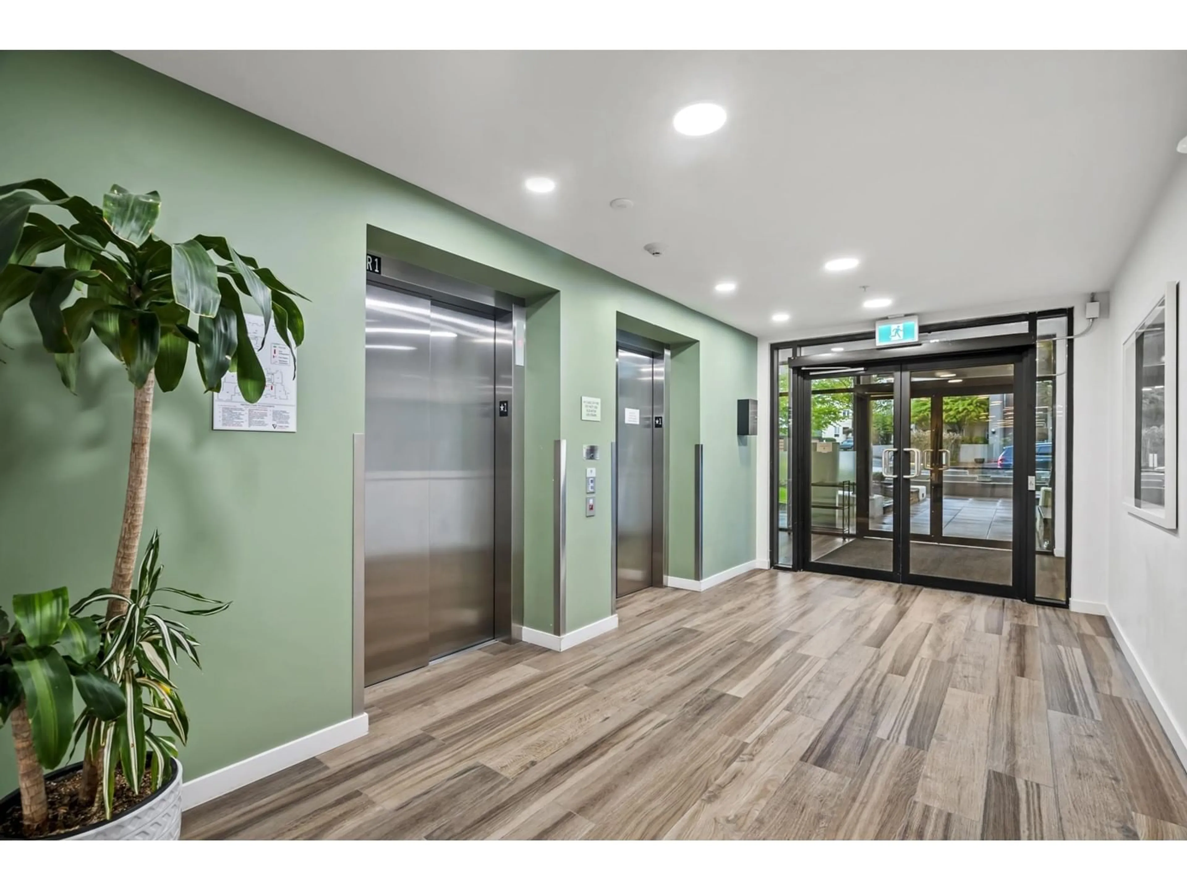 Indoor foyer for 502 - 3182 GLADWIN, Abbotsford British Columbia V2T0K8