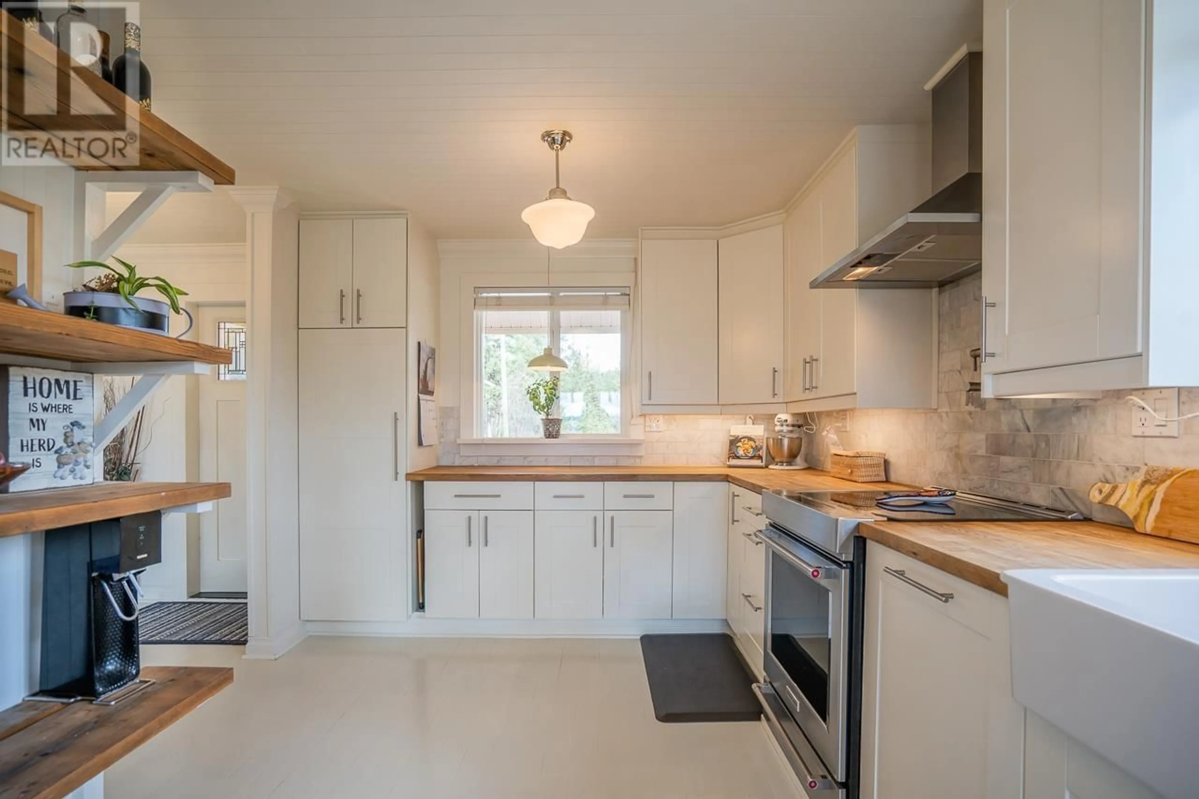 Standard kitchen, unknown for 6326 SPURAWAY DRIVE, Forest Grove British Columbia V0K1M0