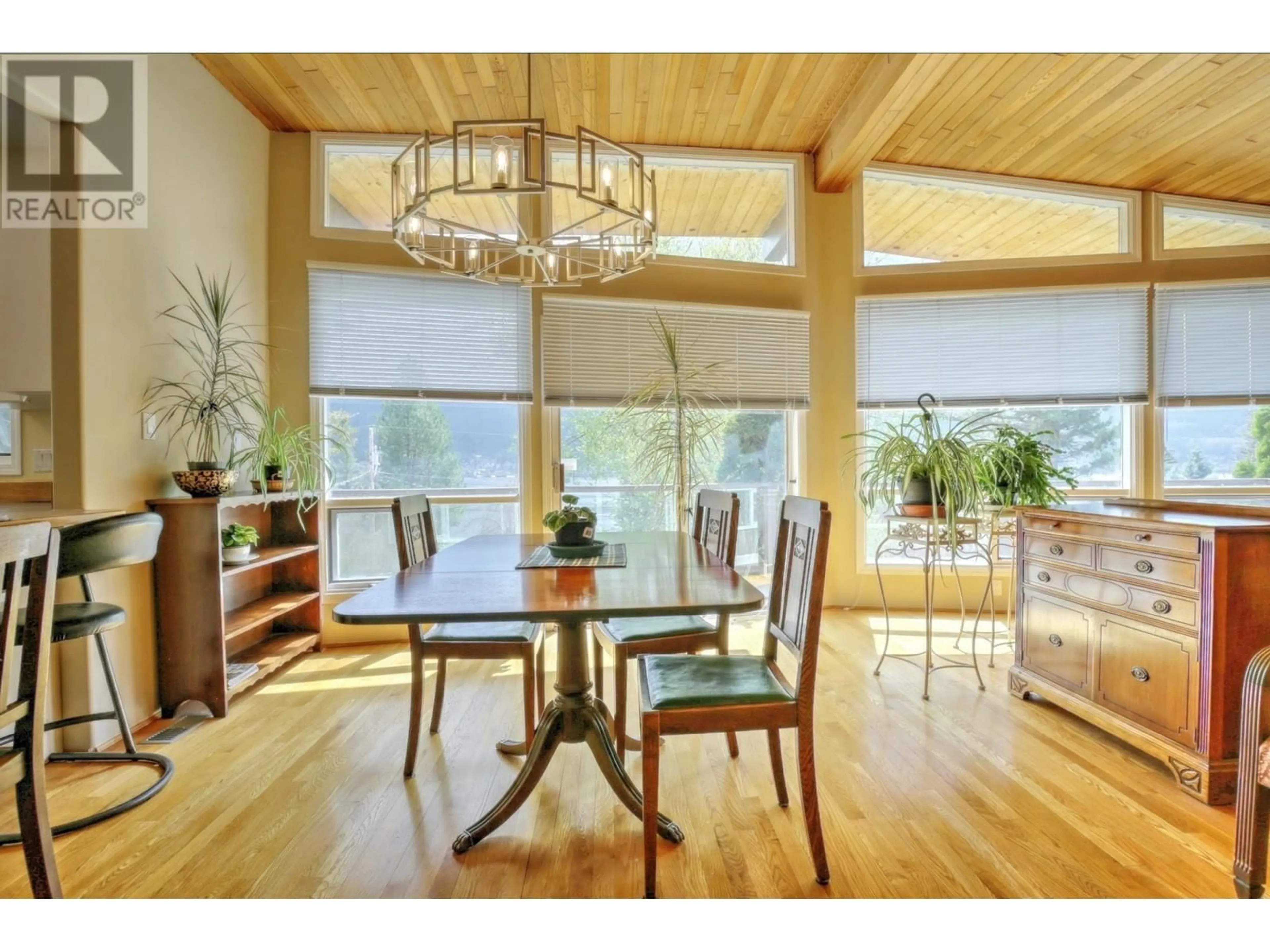 Dining room, wood/laminate floor for 1712 SIGNAL POINT ROAD, Williams Lake British Columbia V2G2W7