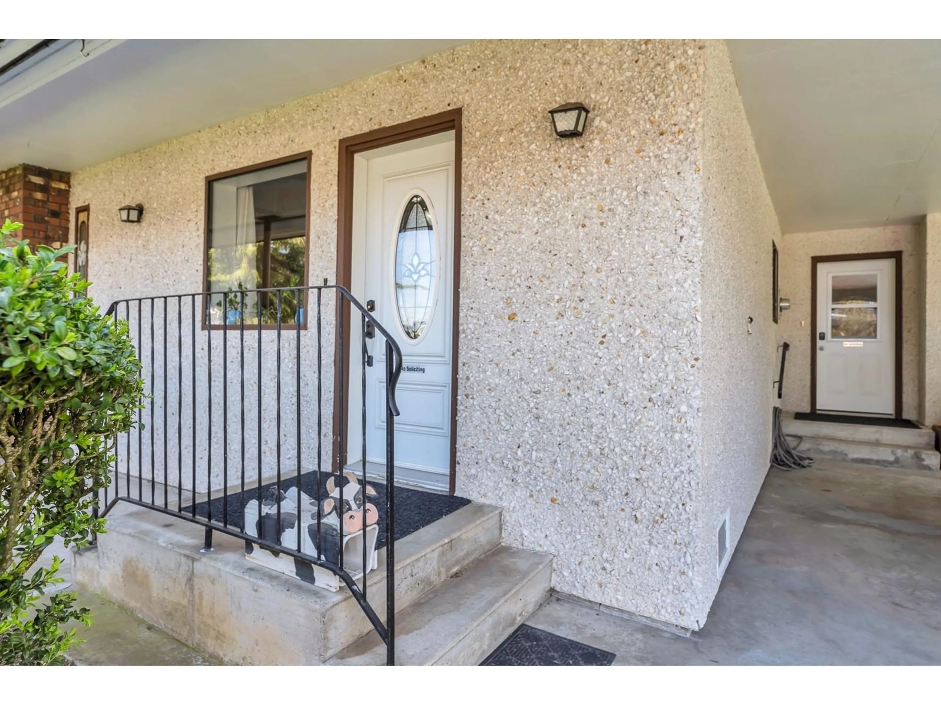Indoor entryway for 34612 2, Abbotsford British Columbia V2S8C2