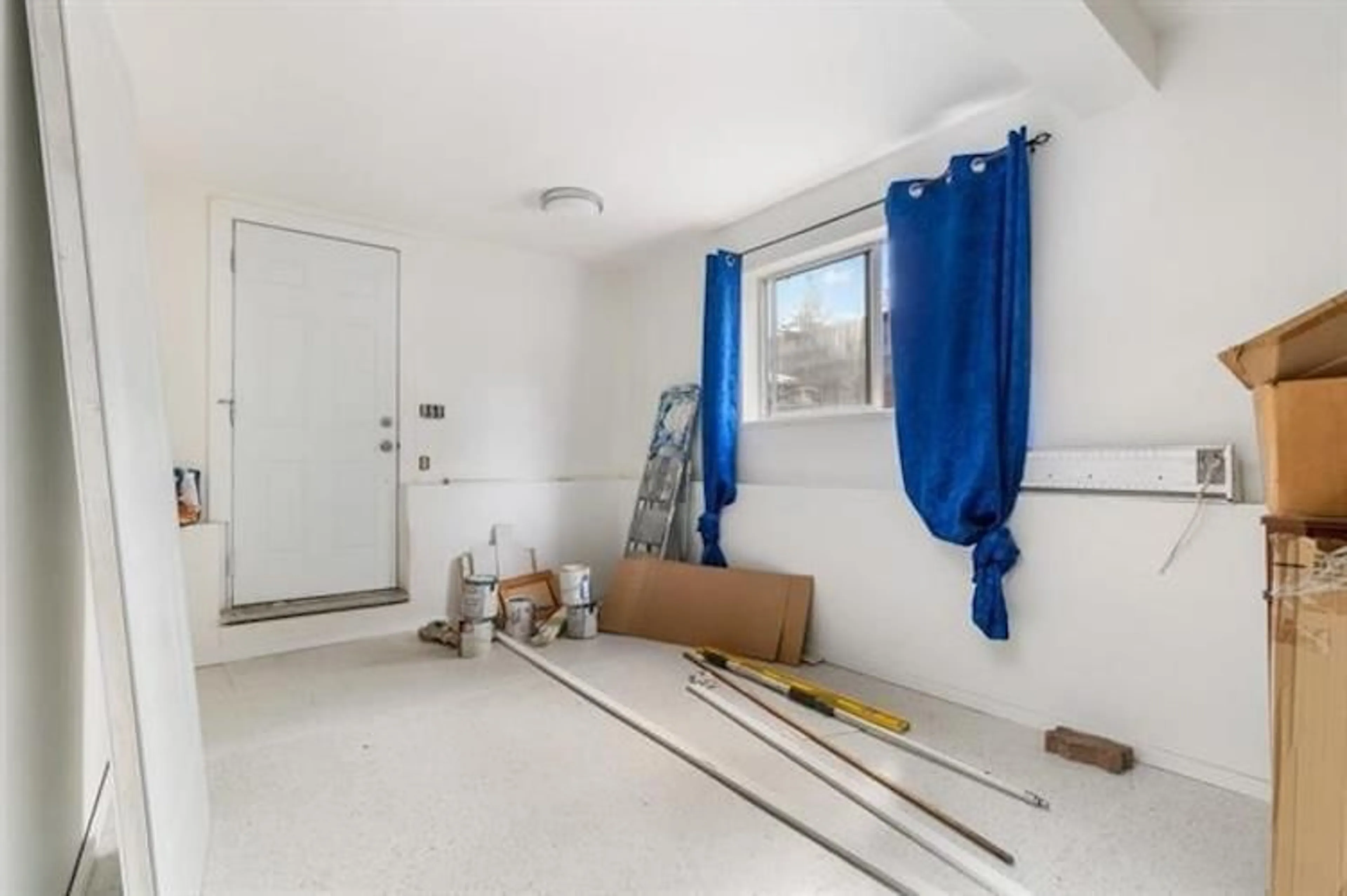 A pic of a room for 10018 123A, Surrey British Columbia V3V4R4