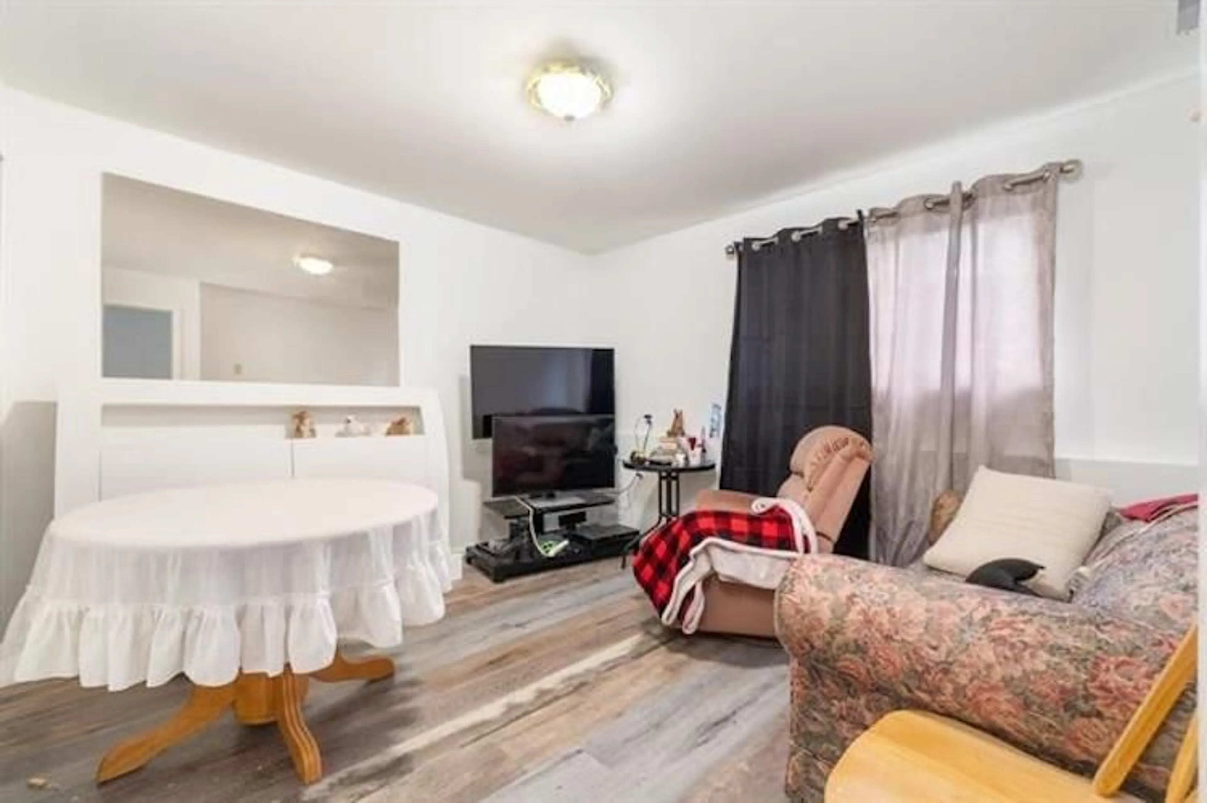Living room with furniture, wood/laminate floor for 10018 123A, Surrey British Columbia V3V4R4