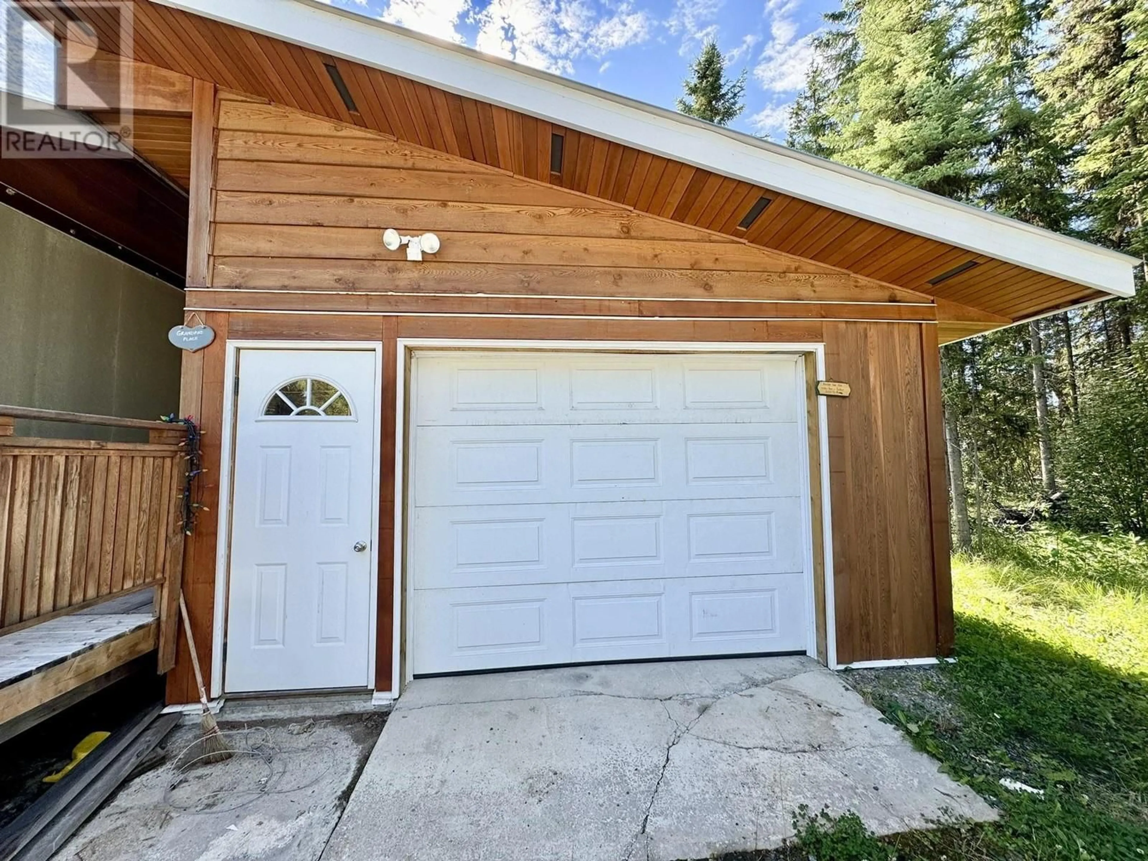 Indoor garage for 7636 KING ROAD, Deka Lake / Sulphurous / Hathaway Lakes British Columbia V0K1X3