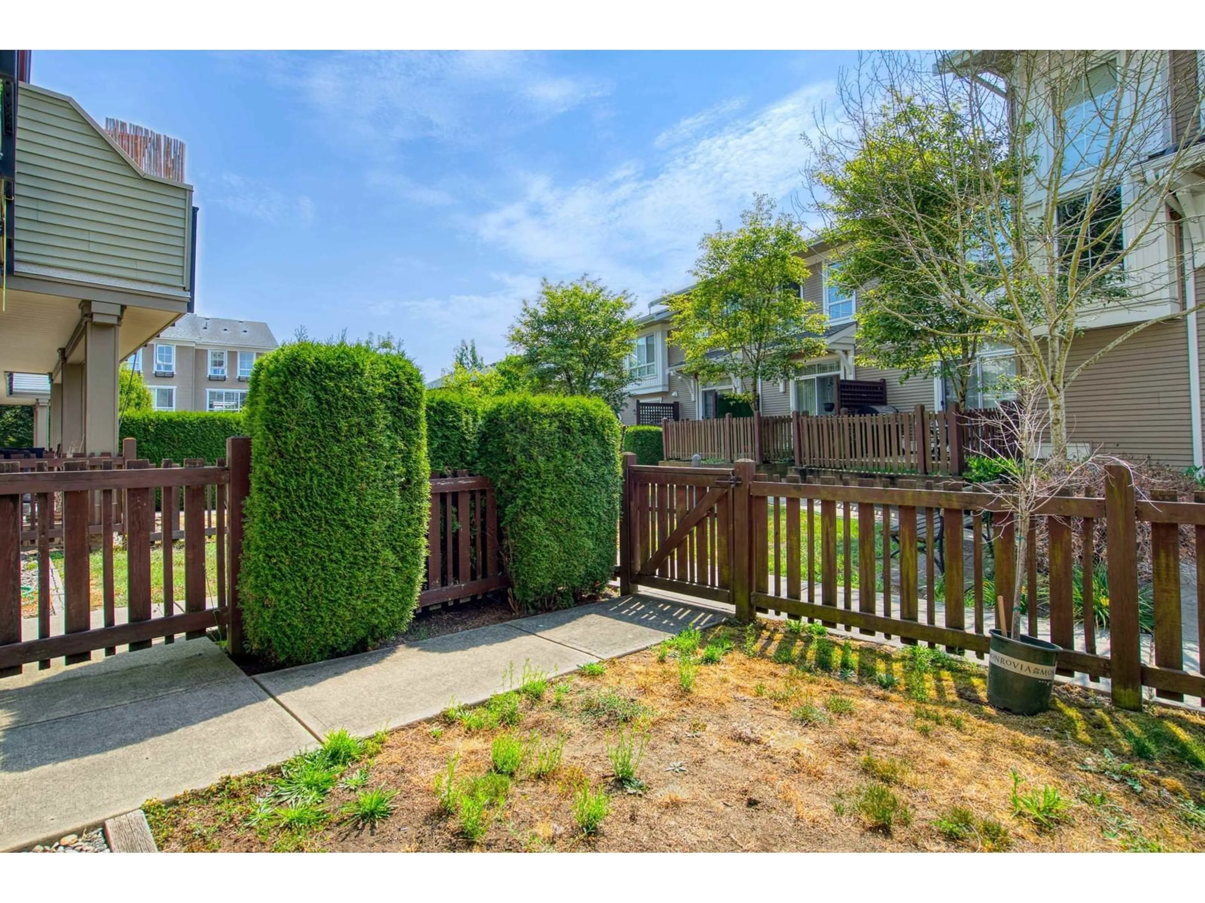 Patio, street for 100 - 19505 68A, Surrey British Columbia V4N6K3