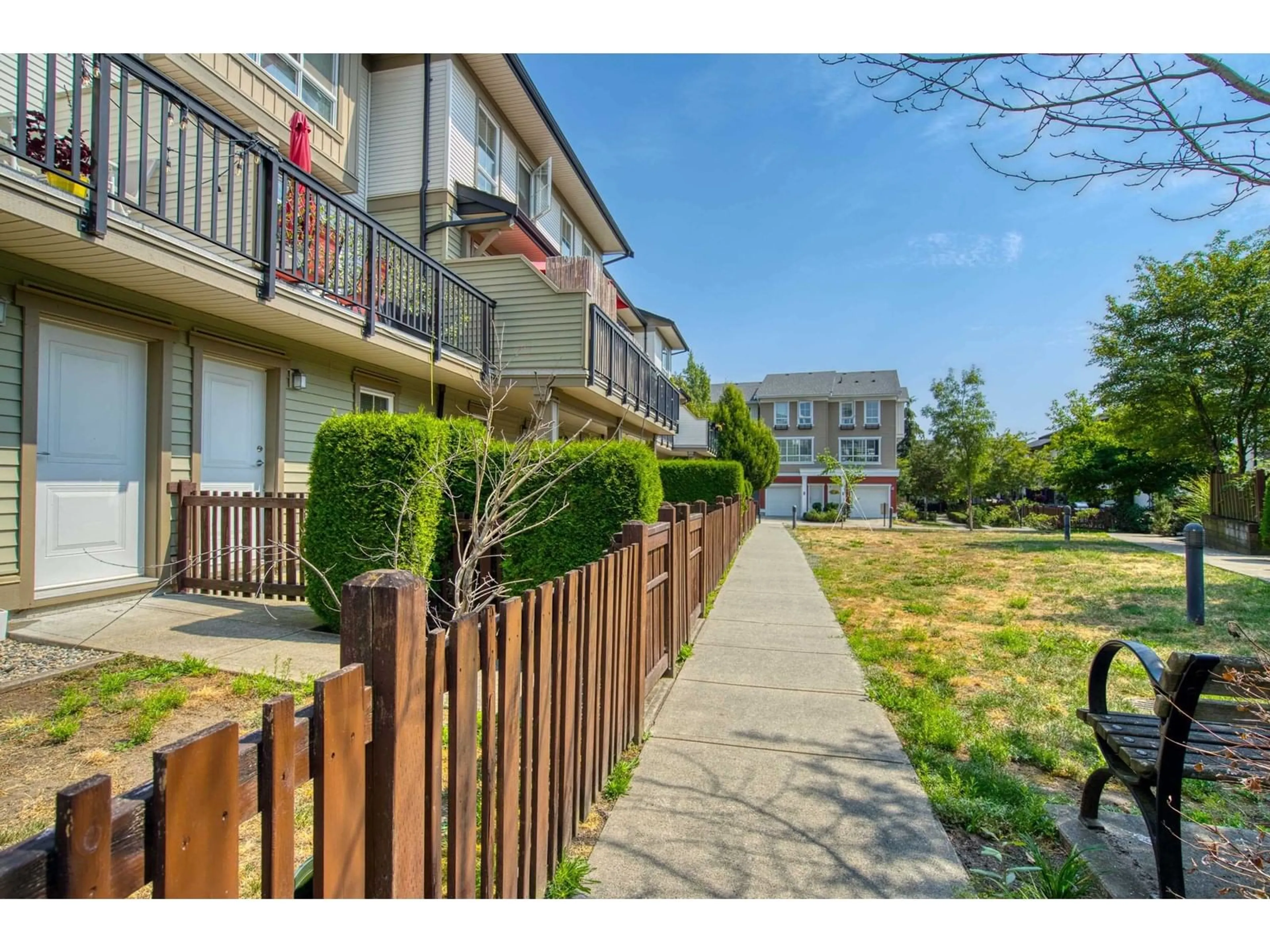 Patio, street for 100 - 19505 68A, Surrey British Columbia V4N6K3