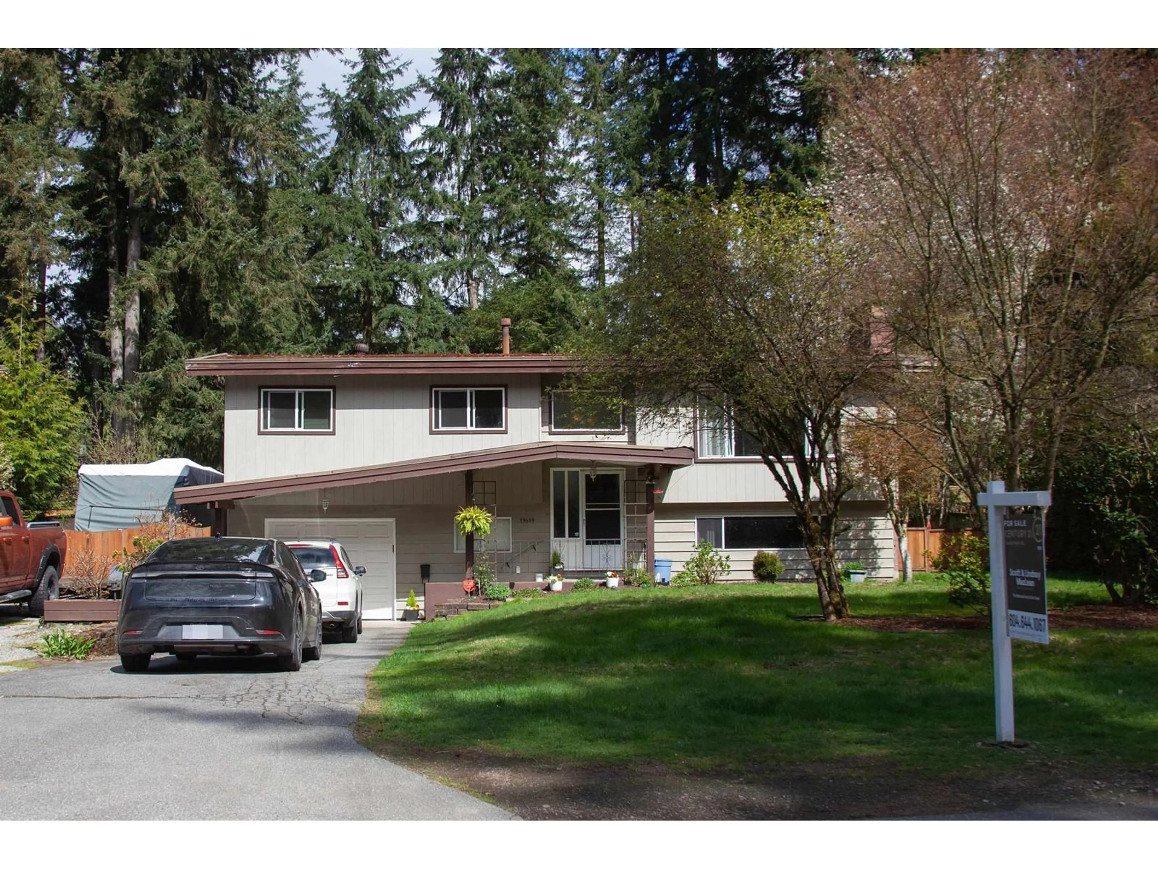 Home with vinyl exterior material, street for 19649 41A, Langley British Columbia V3A2Z5
