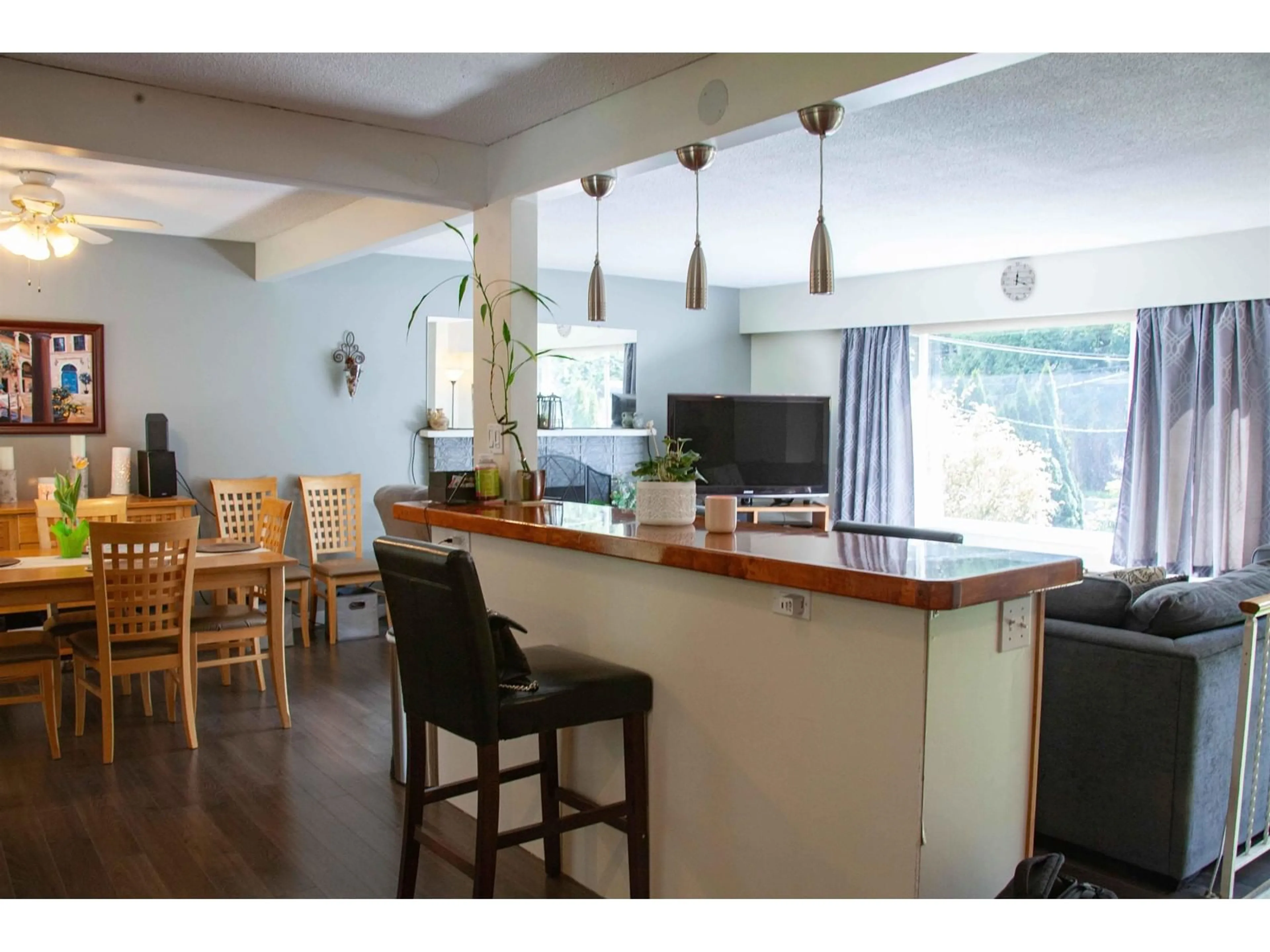 Open concept kitchen, unknown for 19649 41A, Langley British Columbia V3A2Z5