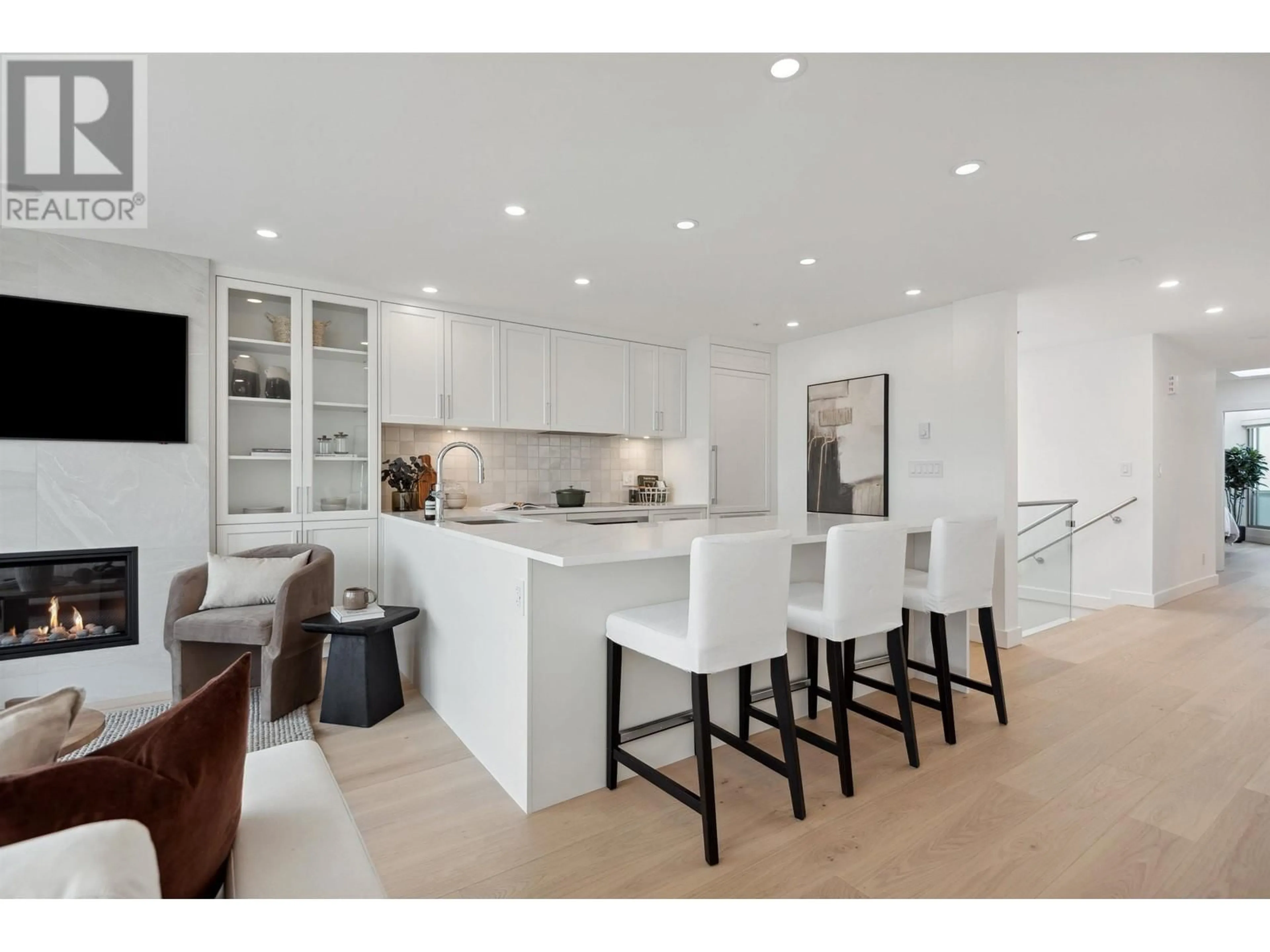Open concept kitchen, unknown for 207 - 2433 BELLEVUE AVENUE, West Vancouver British Columbia V7V1E1