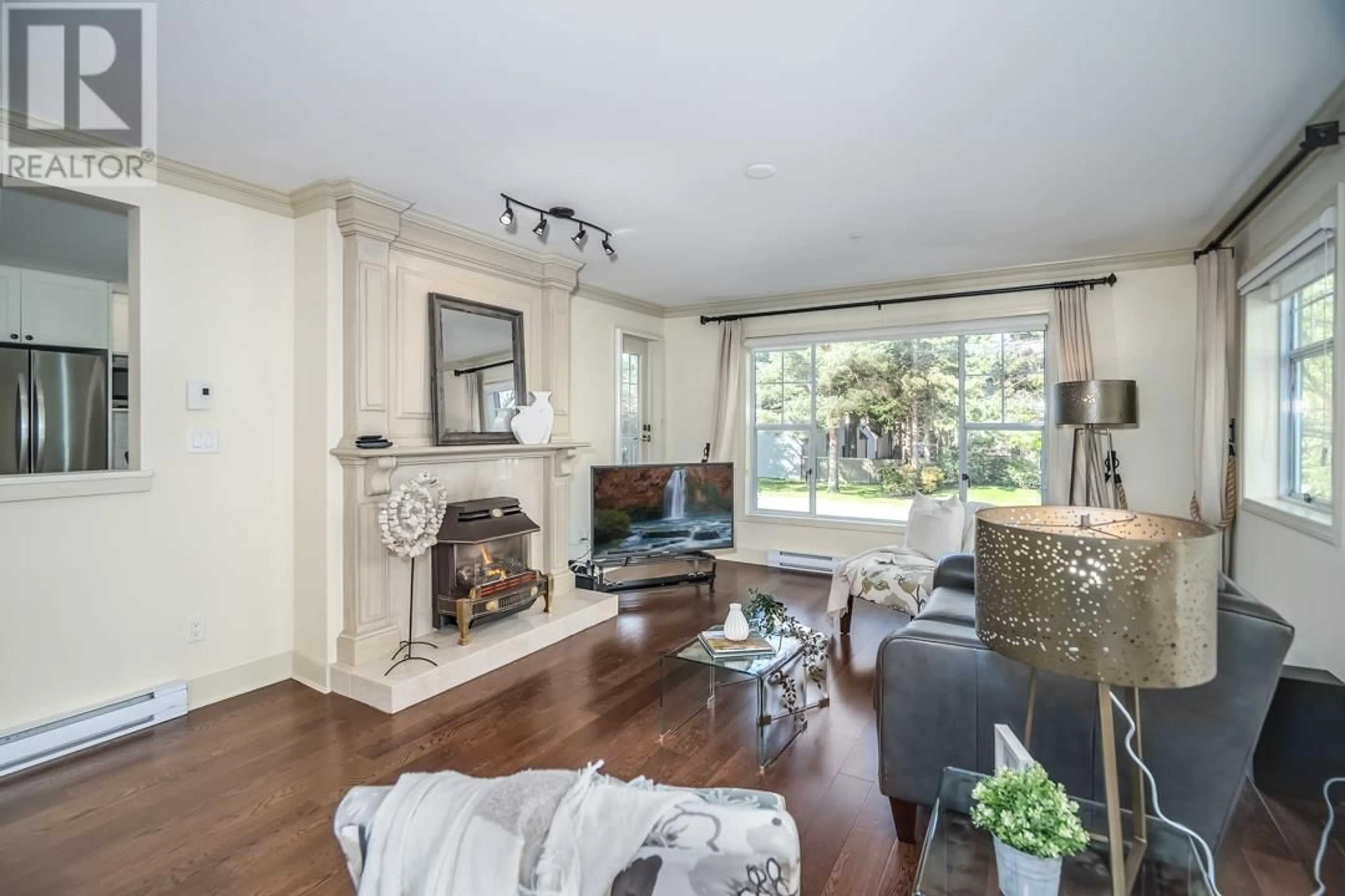 Living room with furniture, unknown for 212 - 1150 54A STREET, Delta British Columbia V4M4B5