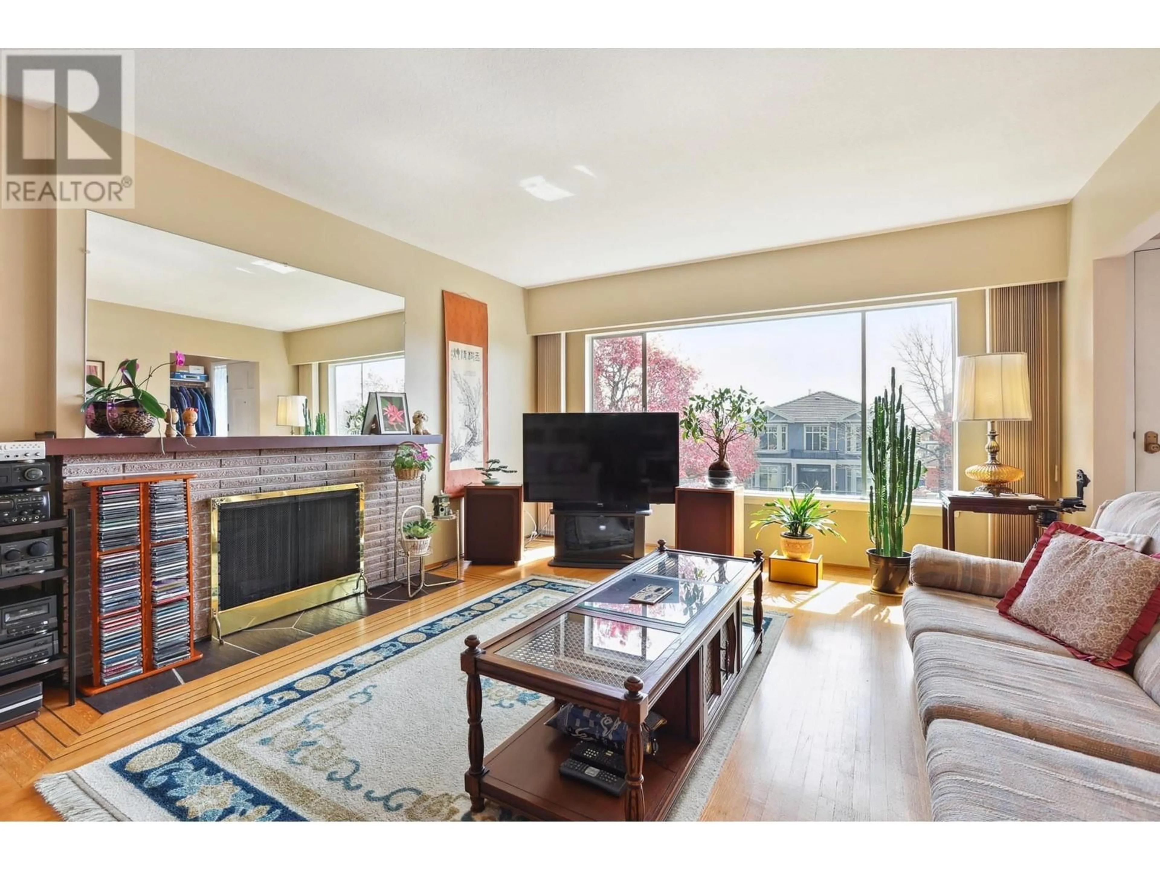 Living room with furniture, unknown for 375 63RD AVENUE, Vancouver British Columbia V5X2J8
