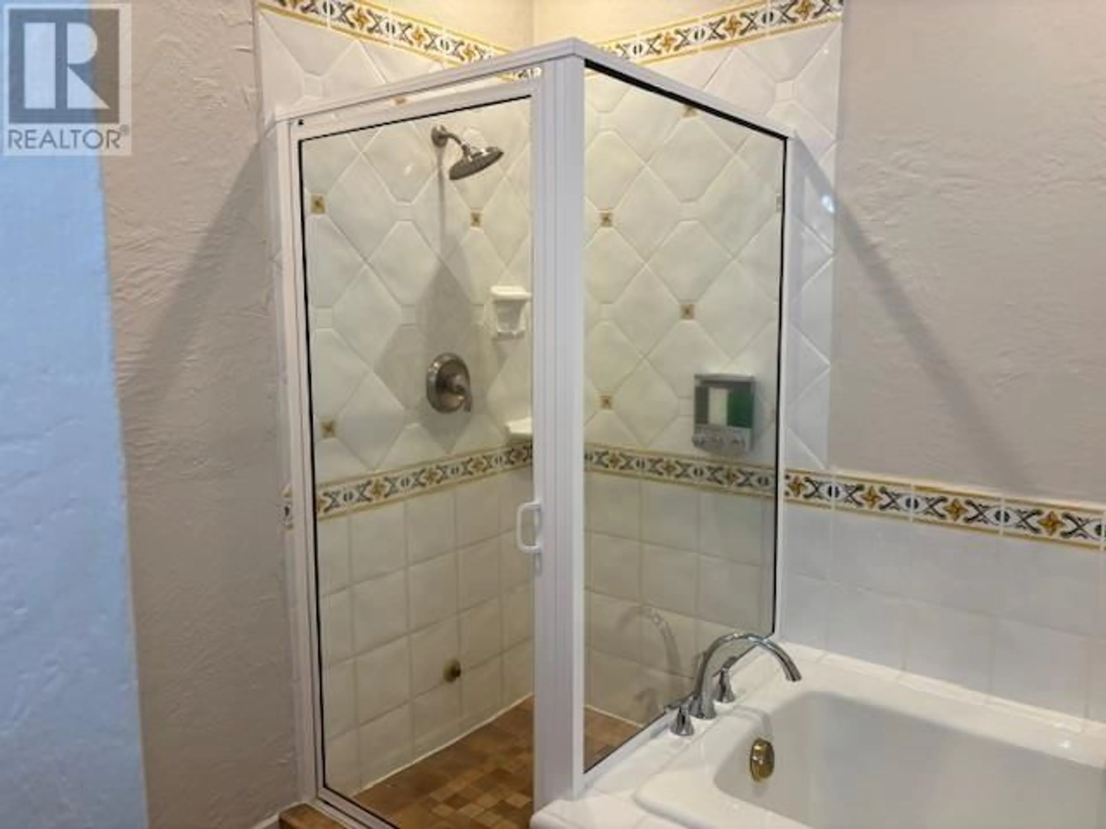 Standard bathroom, ceramic/tile floor for 7 C1 - 134 MADRONA DRIVE, Galiano Island British Columbia V0N1P0