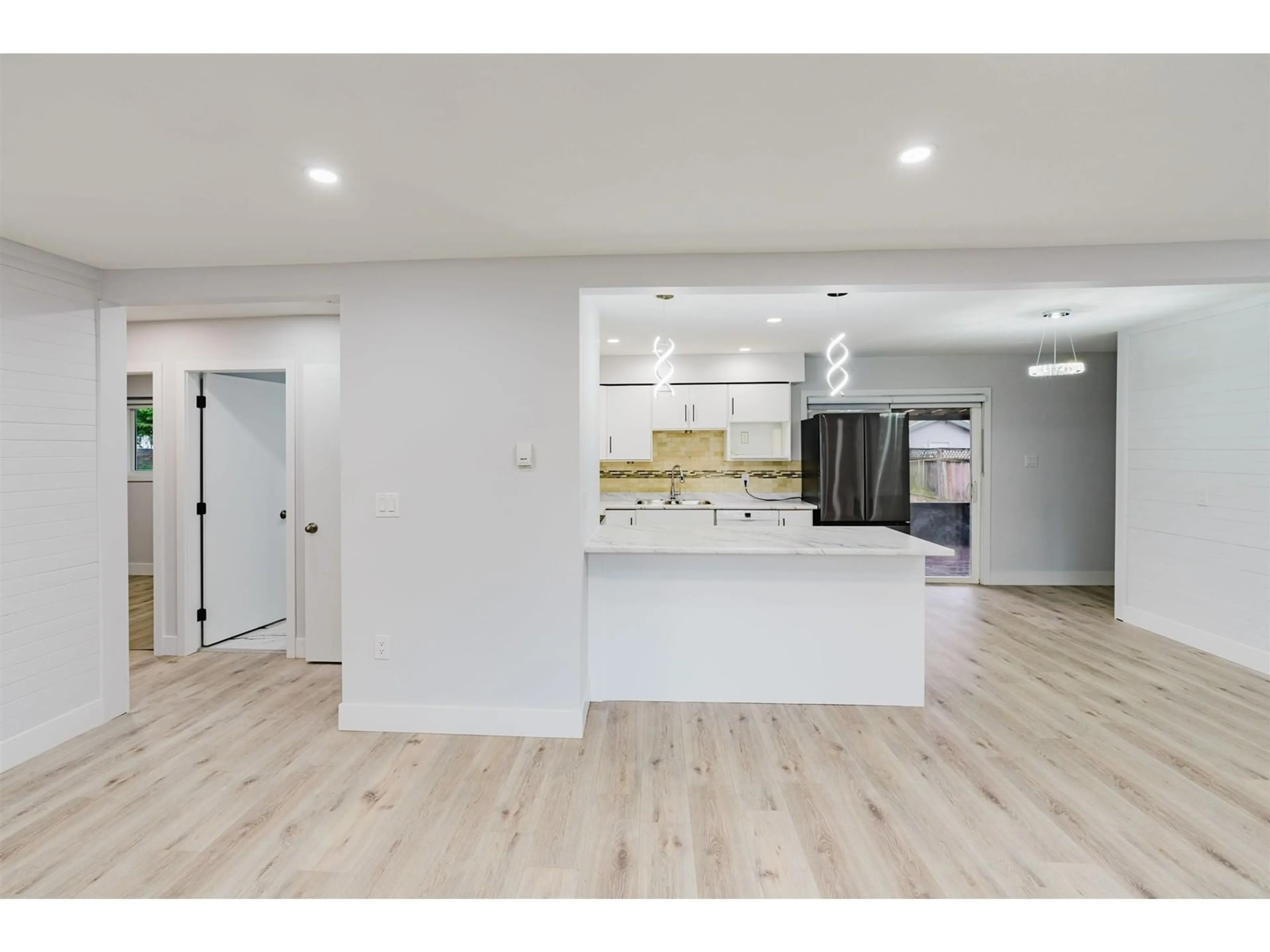 Open concept kitchen, wood/laminate floor for 7045 142, Surrey British Columbia V3W5N4