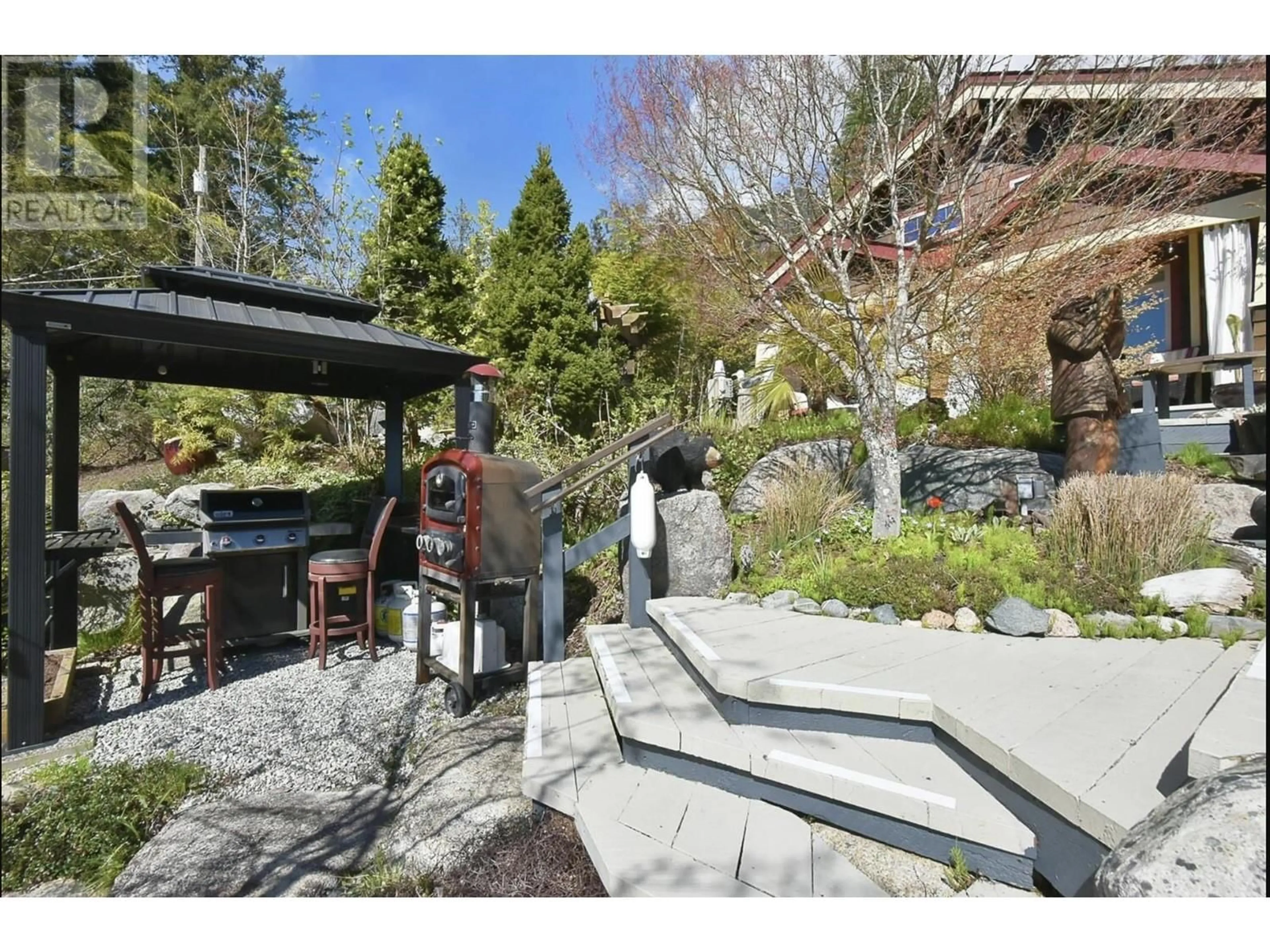 Patio, street for 7545 ISLETS PLACE, Sechelt British Columbia V7Z0C5