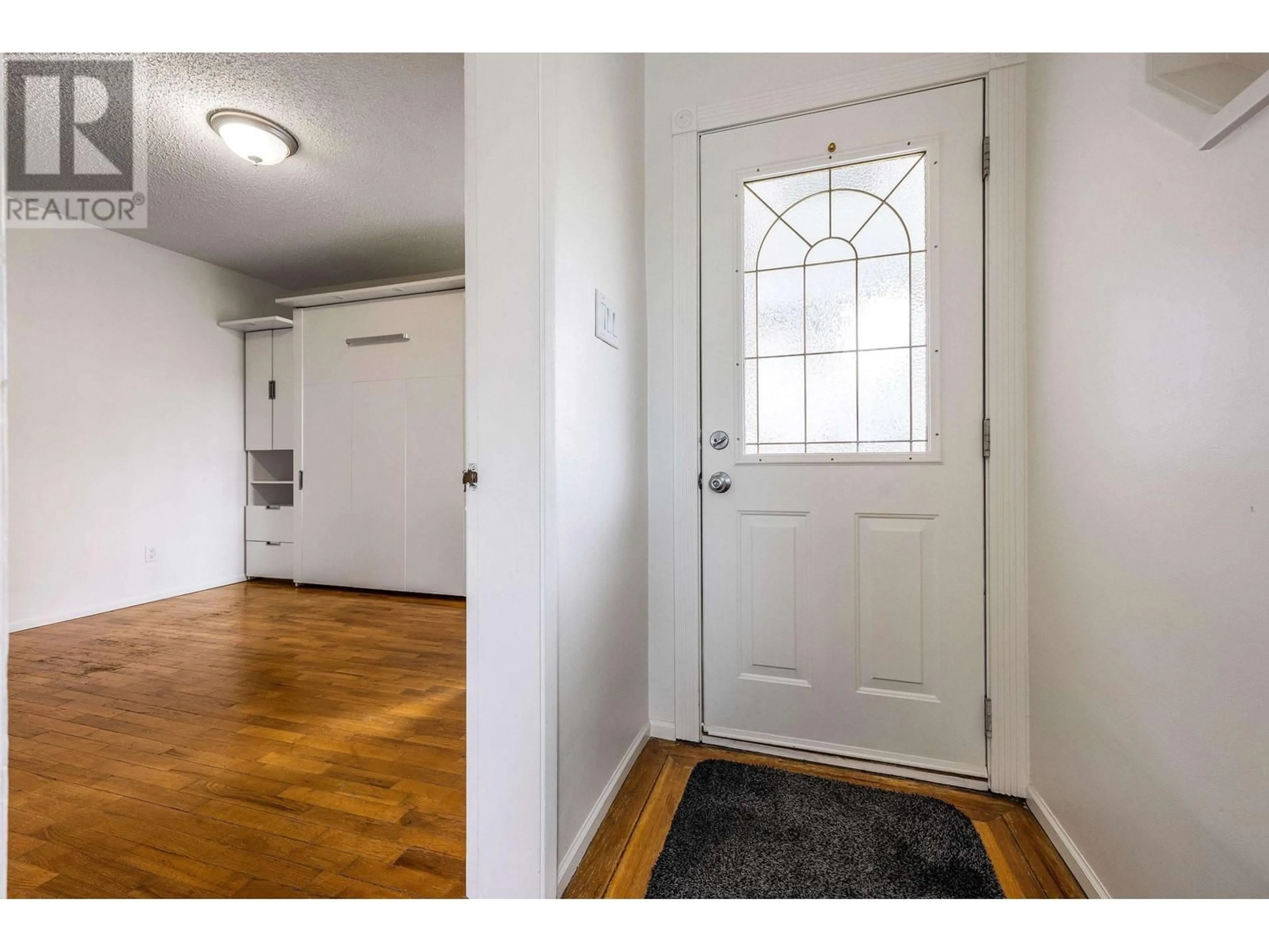 Indoor entryway for 2627 5TH AVENUE, Vancouver British Columbia V5M1M8