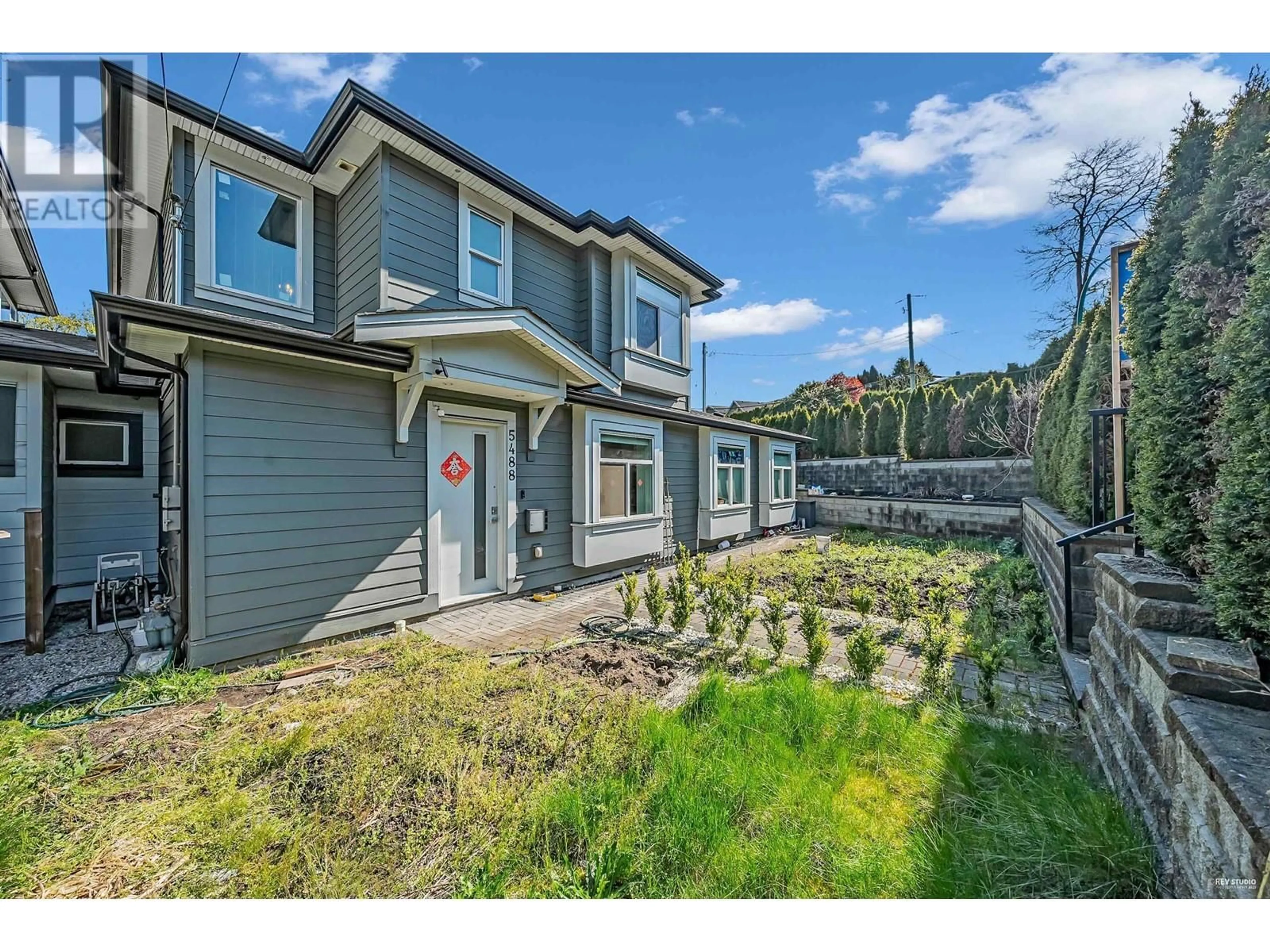 A pic from outside/outdoor area/front of a property/back of a property/a pic from drone, street for 5488 CANADA WAY, Burnaby British Columbia V5E3N3